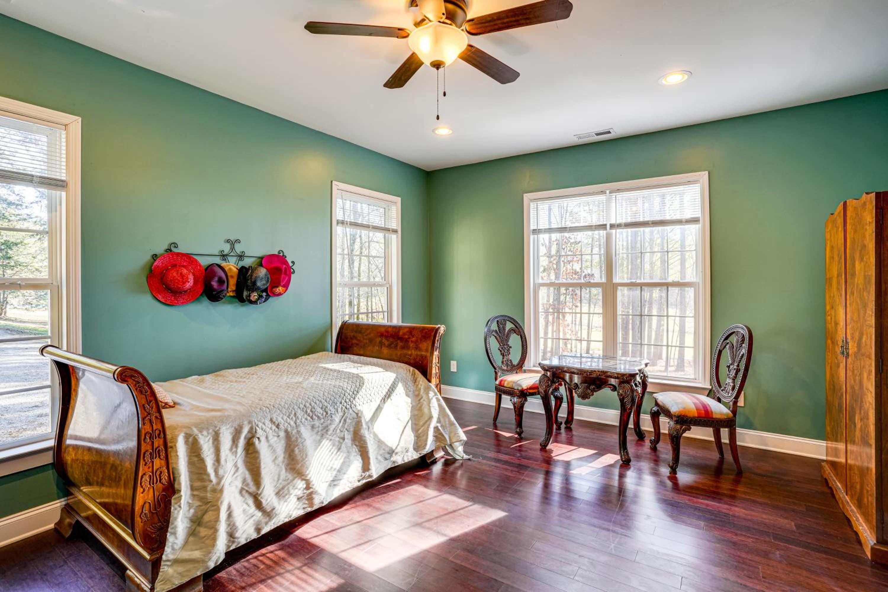 Hike, Fish and Explore Chattanooga! Lake-View Home