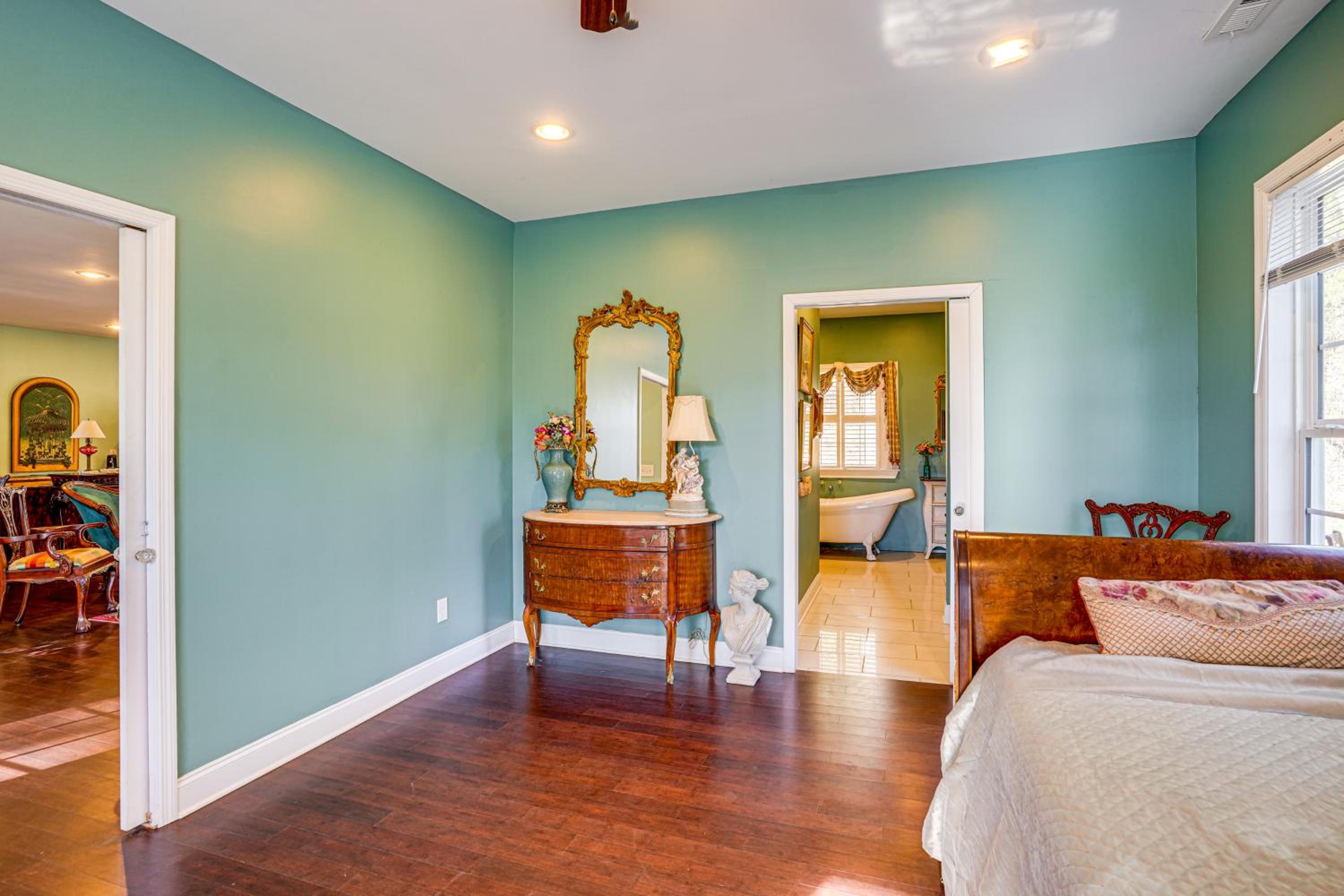 Hike, Fish and Explore Chattanooga! Lake-View Home