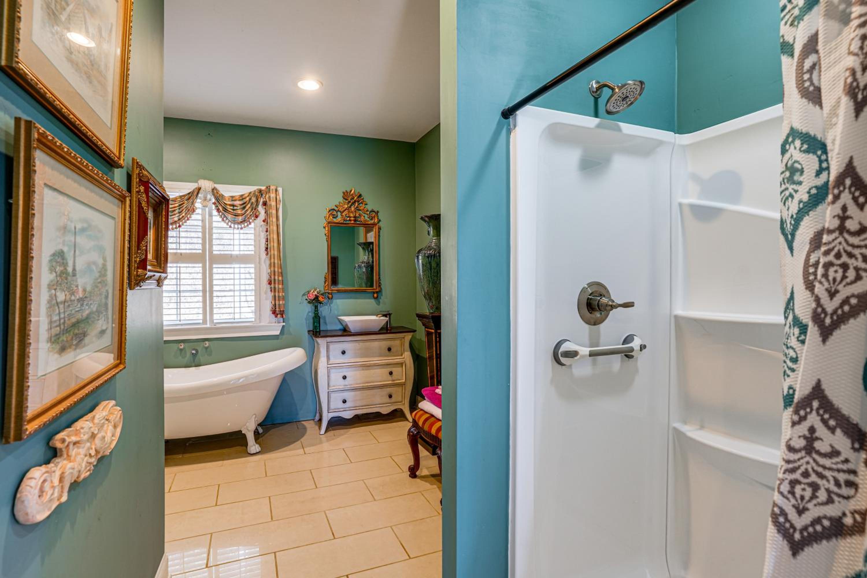 Hike, Fish and Explore Chattanooga! Lake-View Home