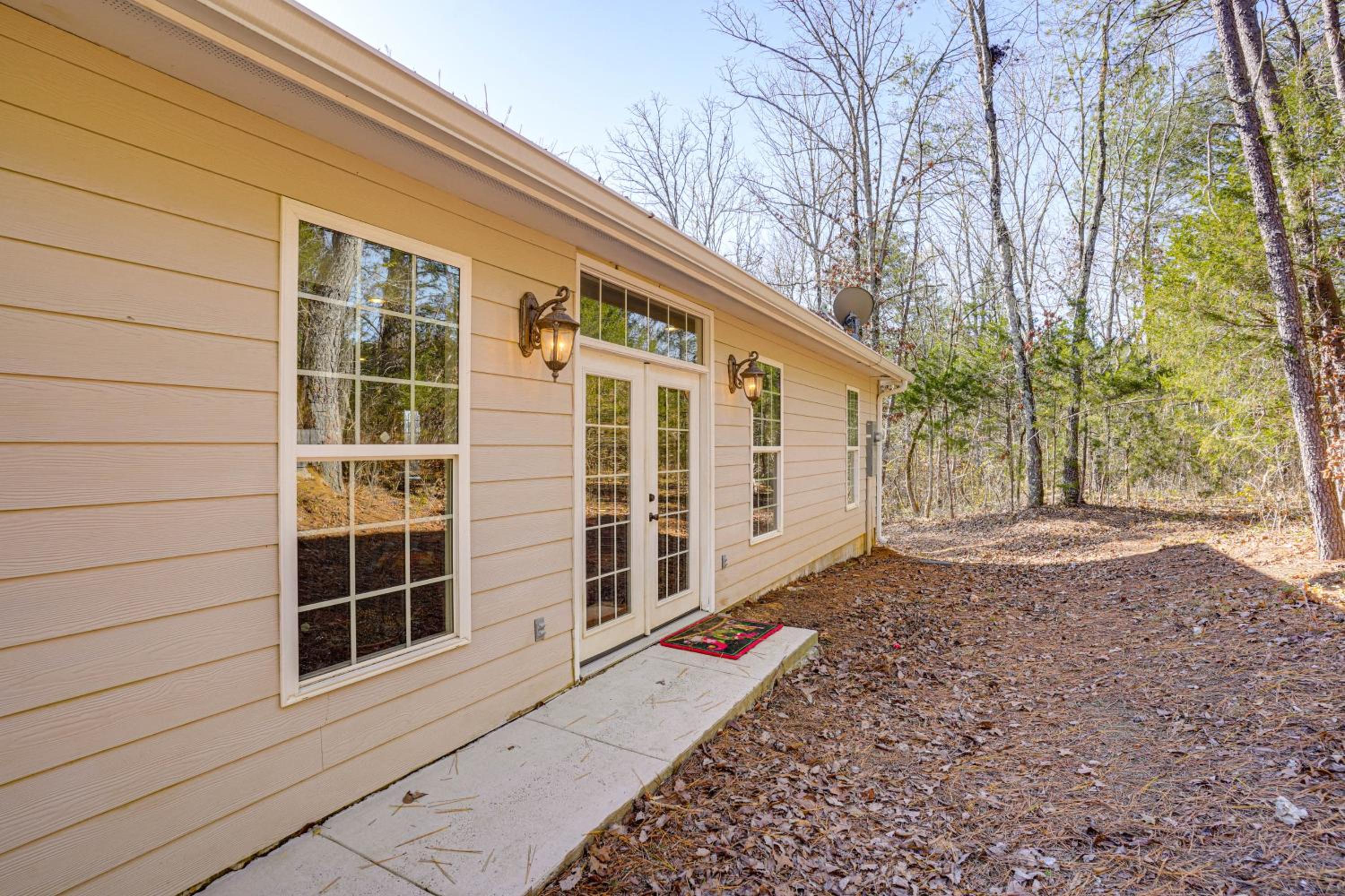 Hike, Fish and Explore Chattanooga! Lake-View Home