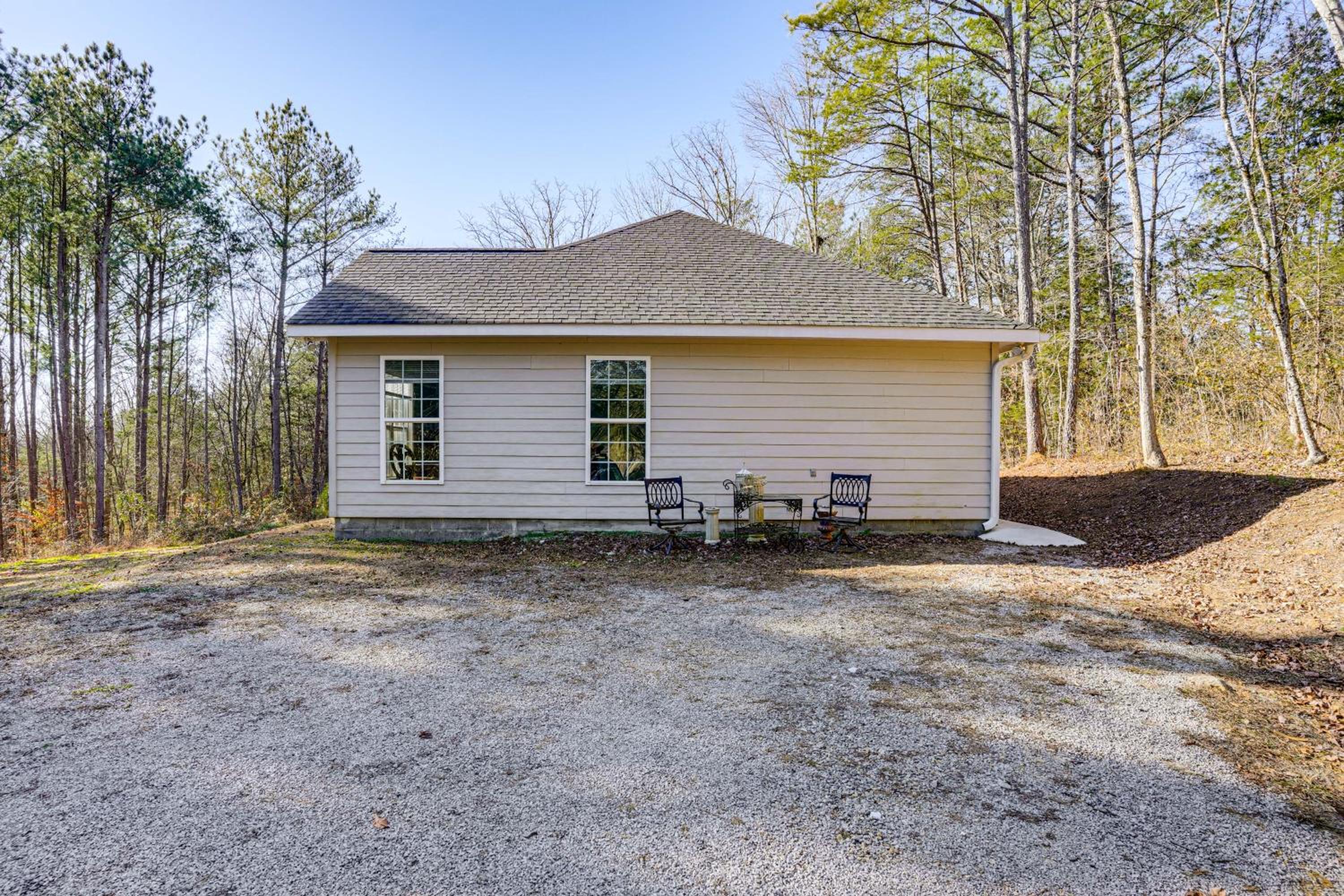 Hike, Fish and Explore Chattanooga! Lake-View Home