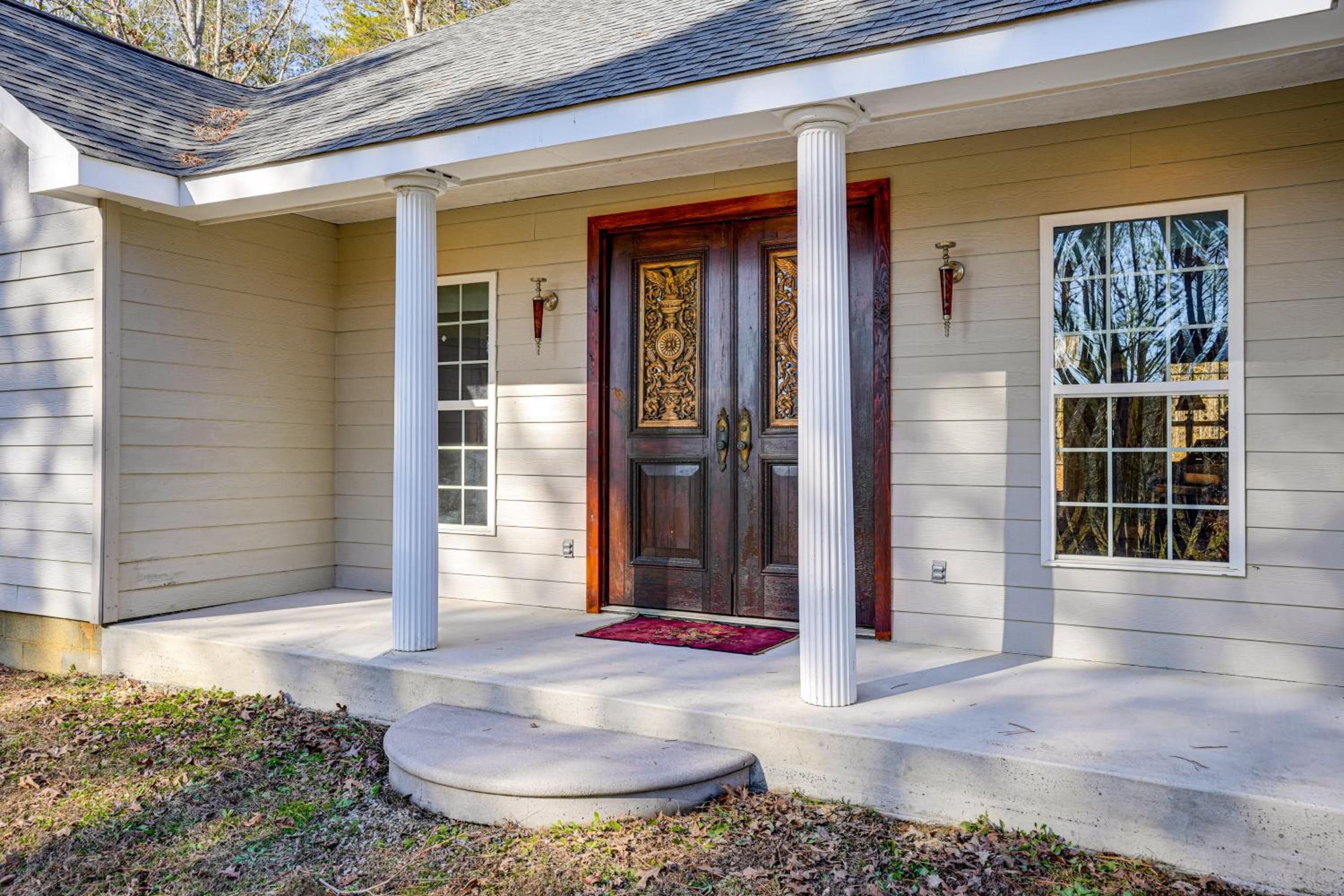 Hike, Fish and Explore Chattanooga! Lake-View Home