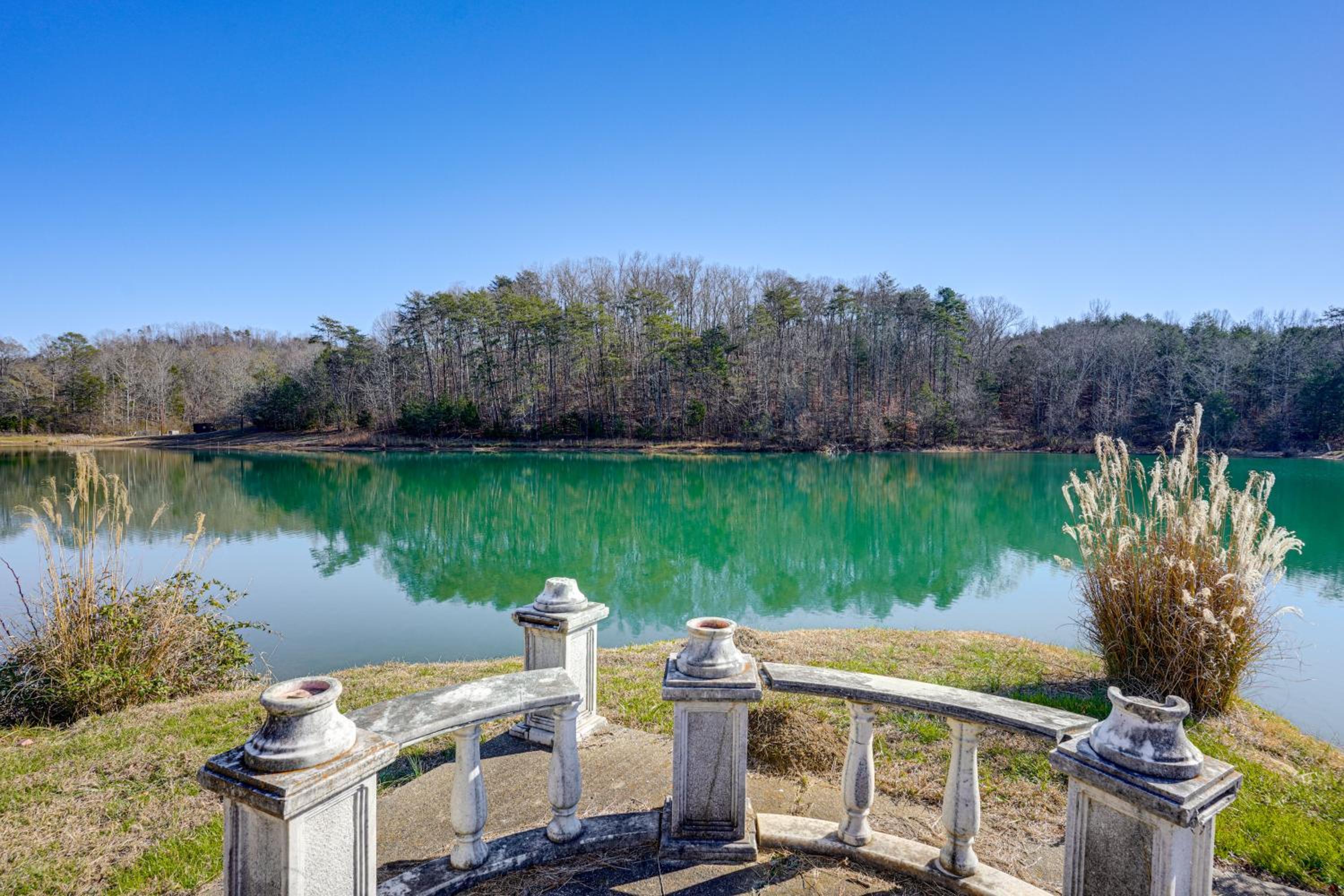 Hike, Fish and Explore Chattanooga! Lake-View Home