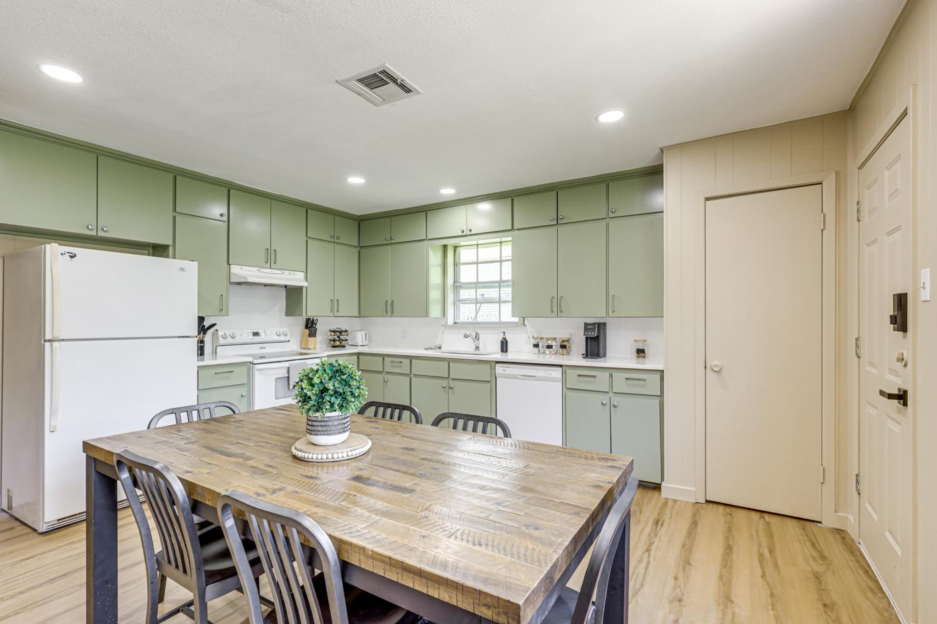 3 Mi to Dtwn Temple Group-Ready Home with Yard