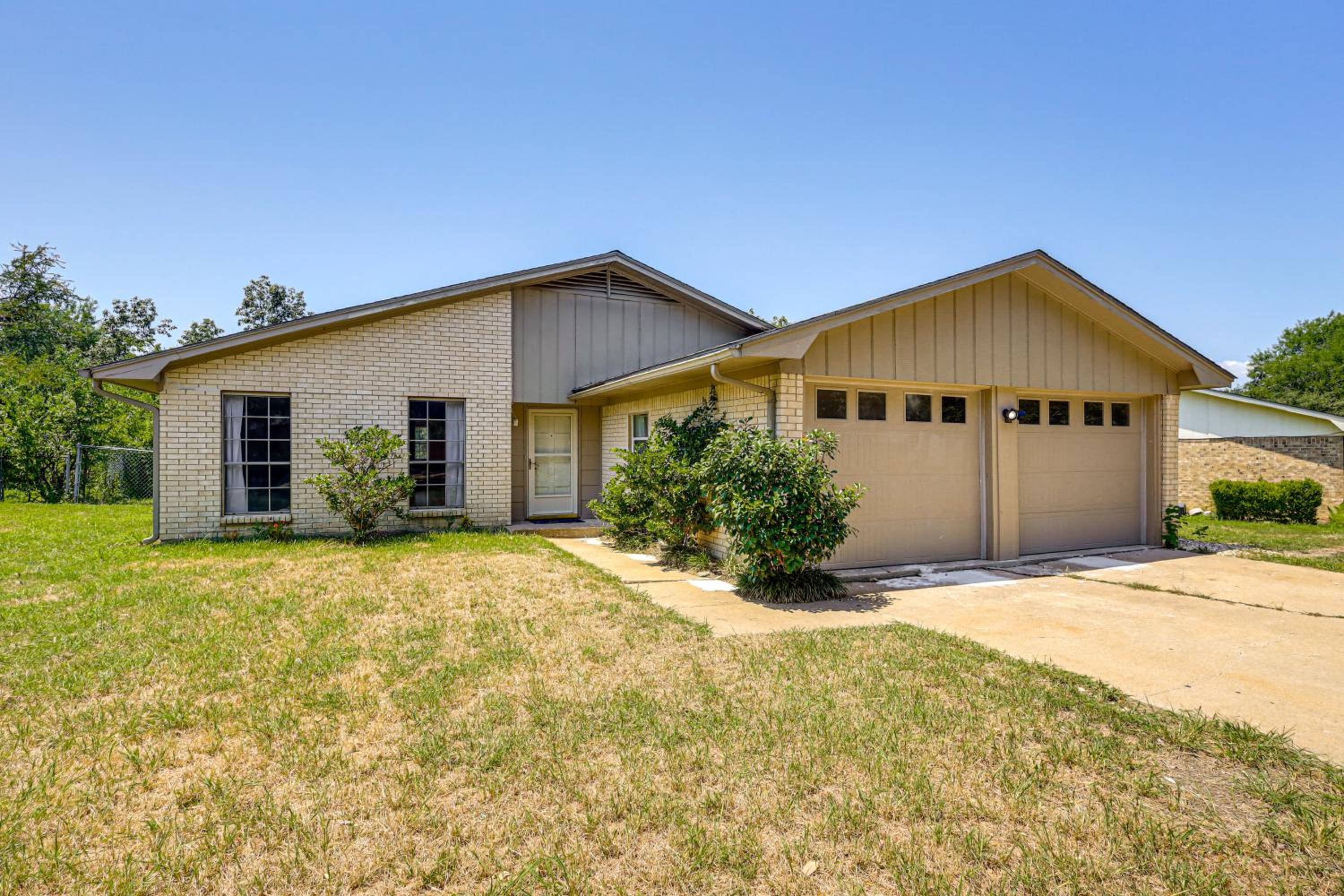 3 Mi to Dtwn Temple Group-Ready Home with Yard