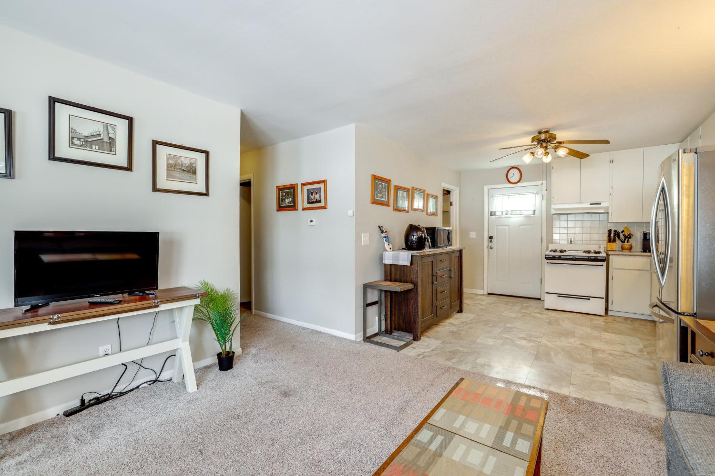 2 Mi to CMU! Quaint Bungalow with Fenced Backyard