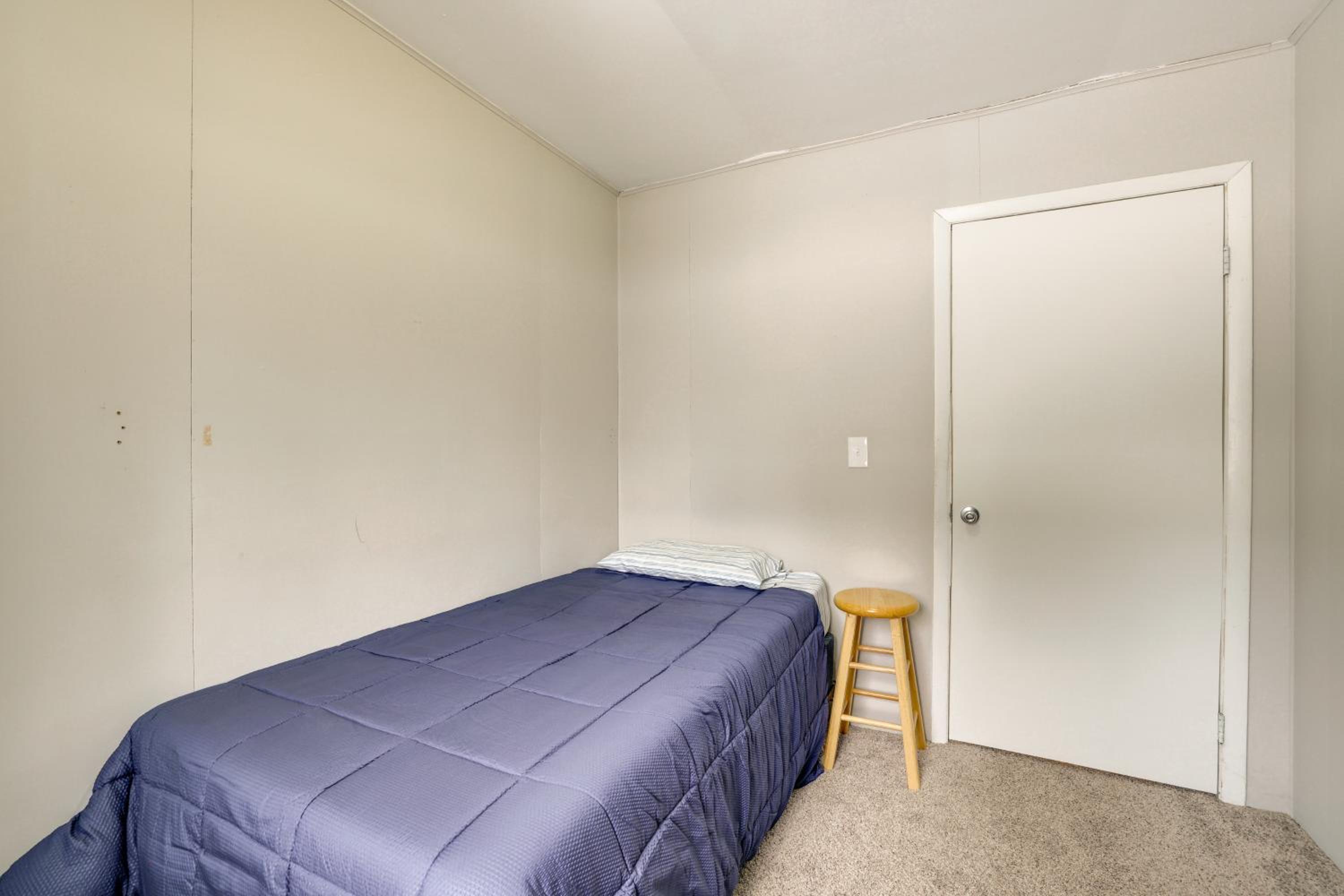 2 Mi to CMU! Quaint Bungalow with Fenced Backyard