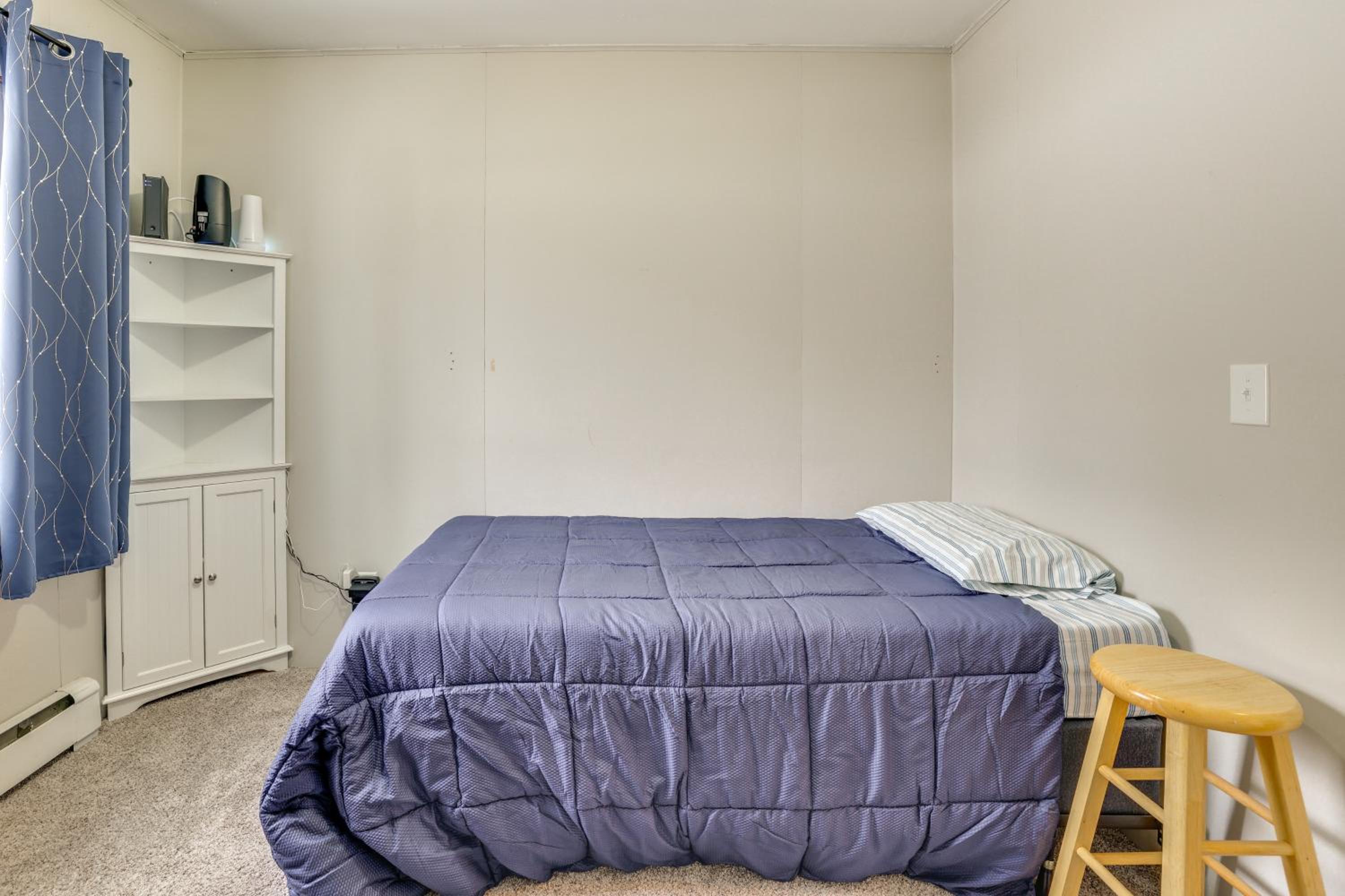 2 Mi to CMU! Quaint Bungalow with Fenced Backyard