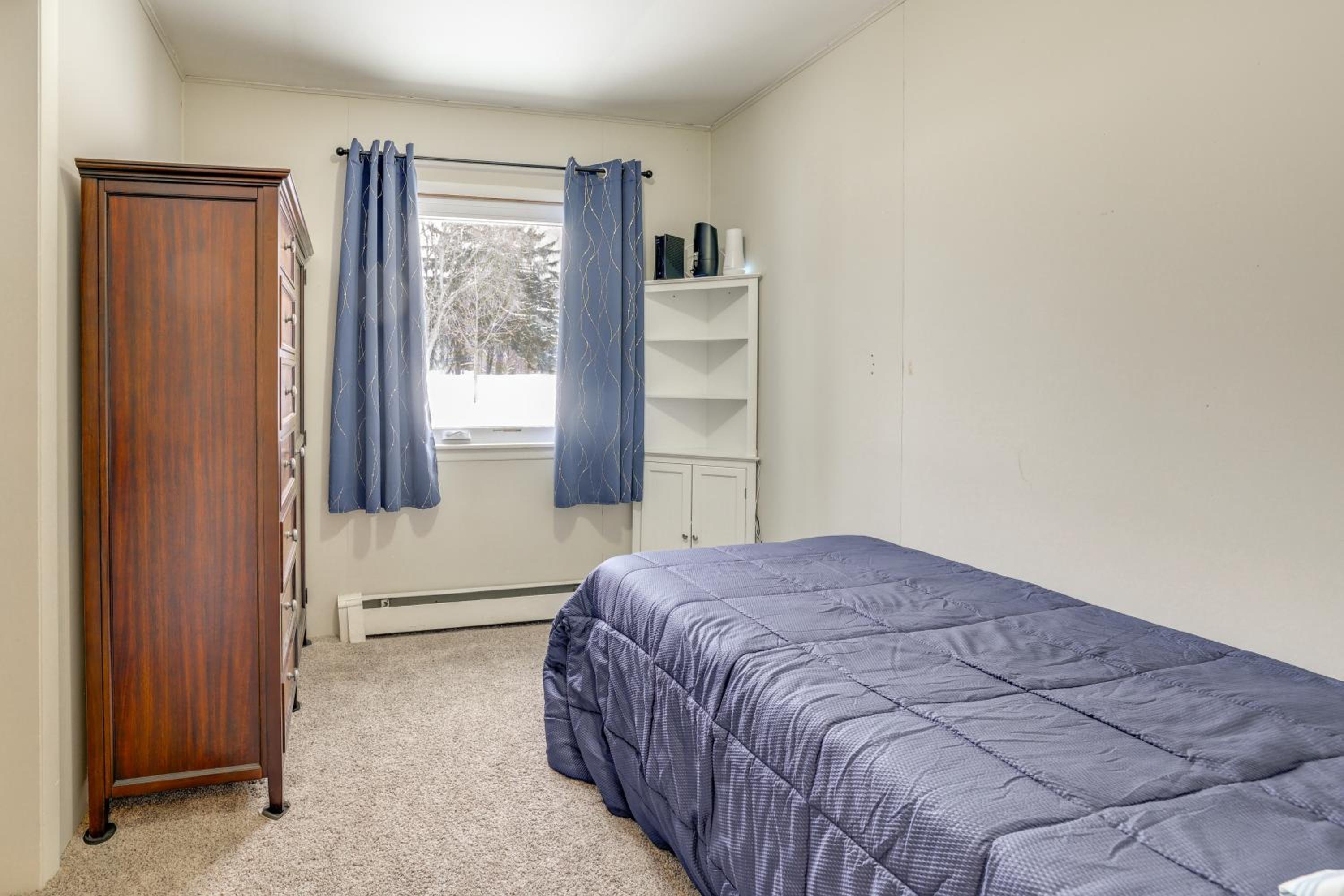 2 Mi to CMU! Quaint Bungalow with Fenced Backyard