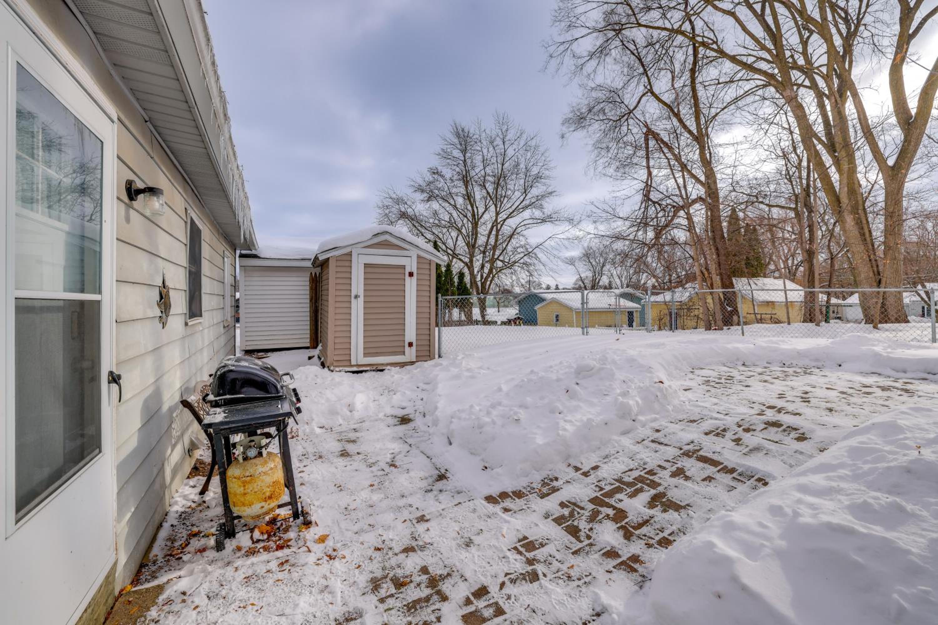 2 Mi to CMU! Quaint Bungalow with Fenced Backyard