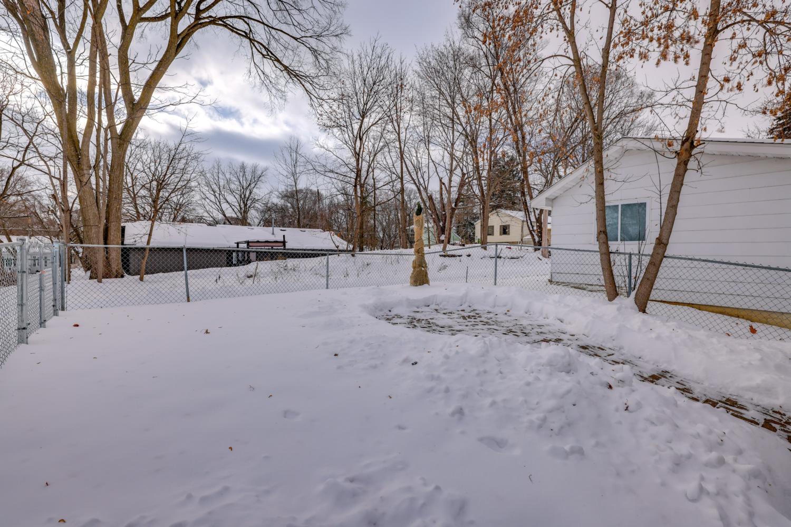 2 Mi to CMU! Quaint Bungalow with Fenced Backyard