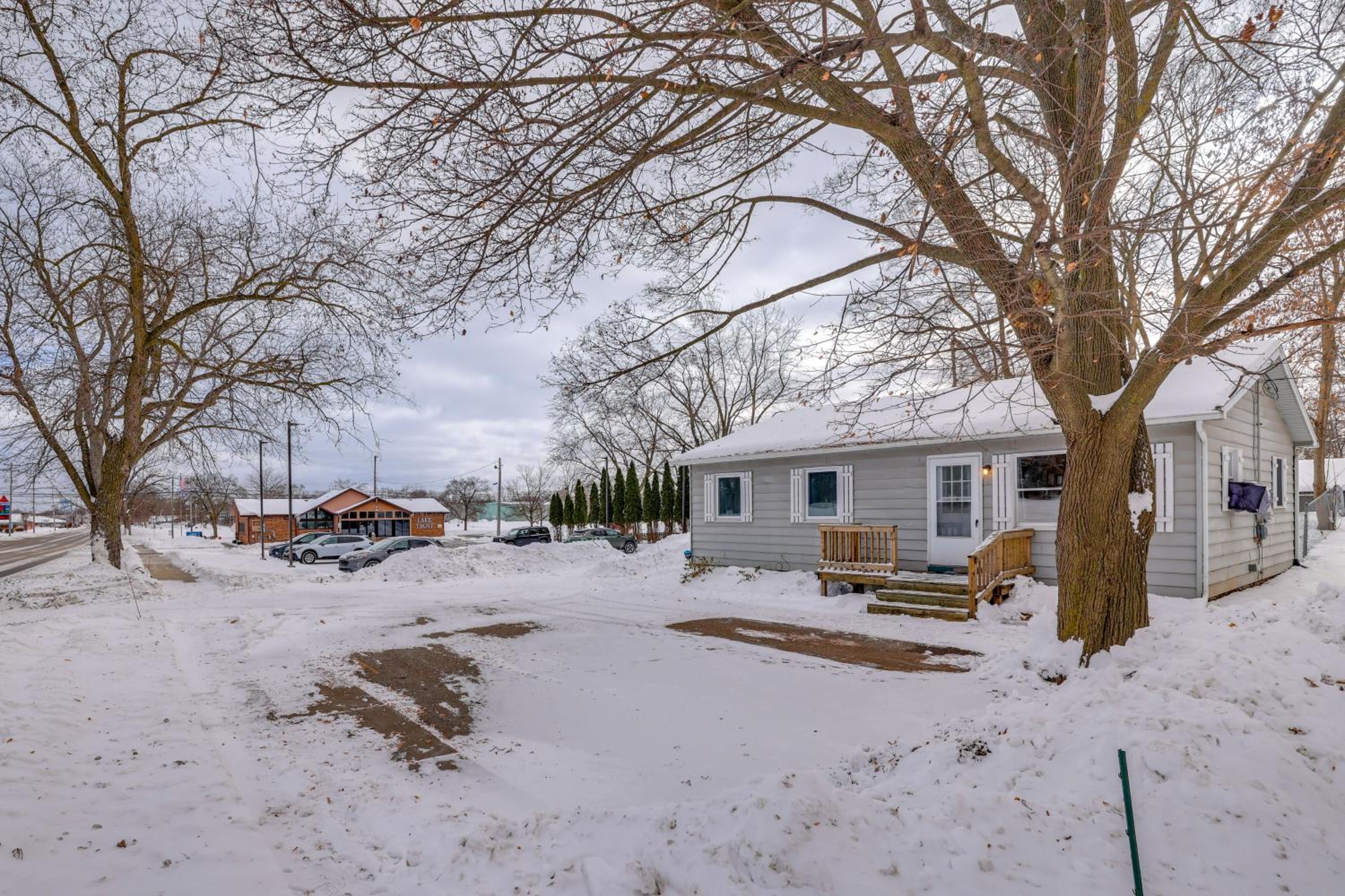 2 Mi to CMU! Quaint Bungalow with Fenced Backyard