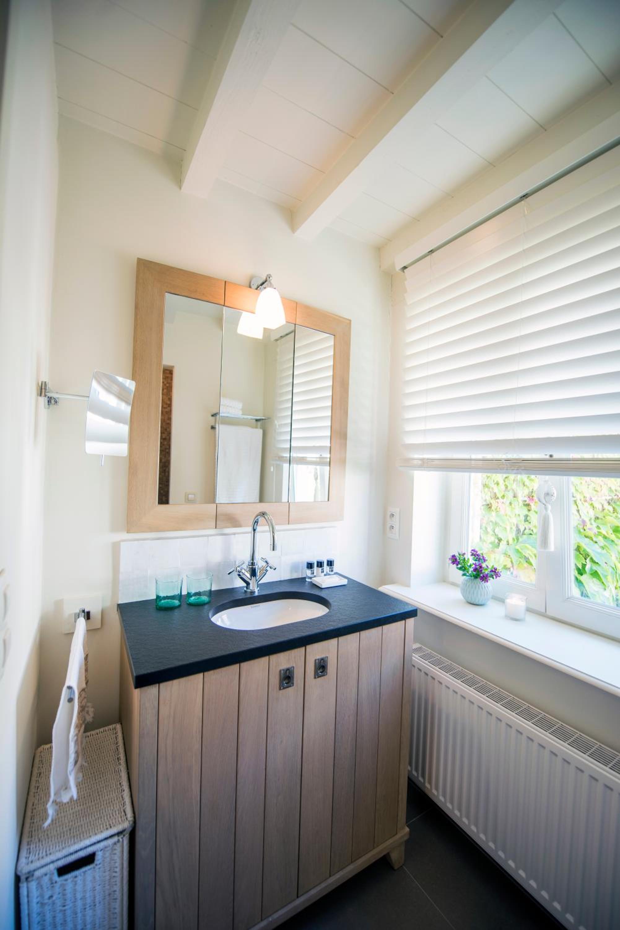 The Herring's Residence - Stylish Private Cottage with Breakfast in Historic Center - Adults-Only