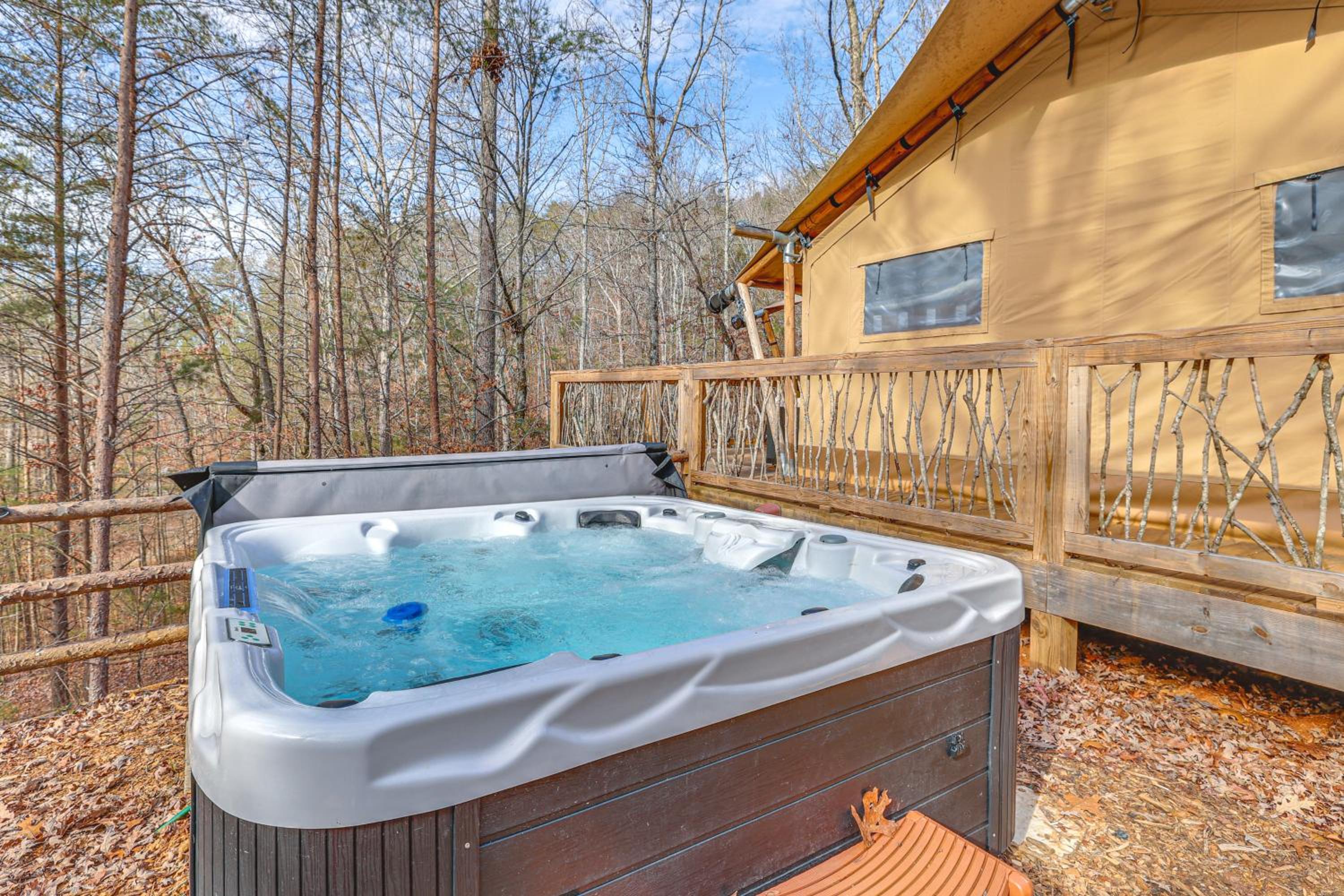 16 Mi to Lookout Mtn Glamping Tent with Hot Tub