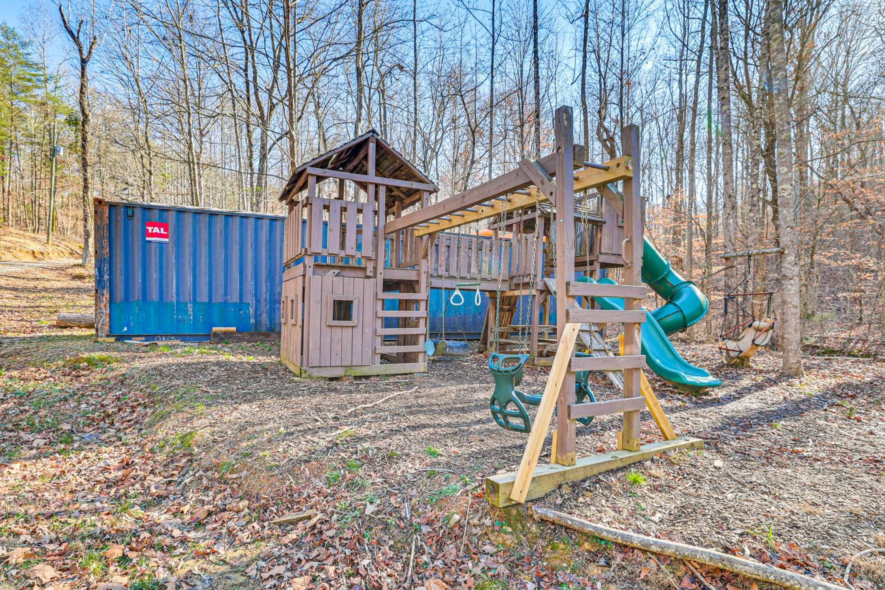 16 Mi to Lookout Mtn Glamping Tent with Hot Tub