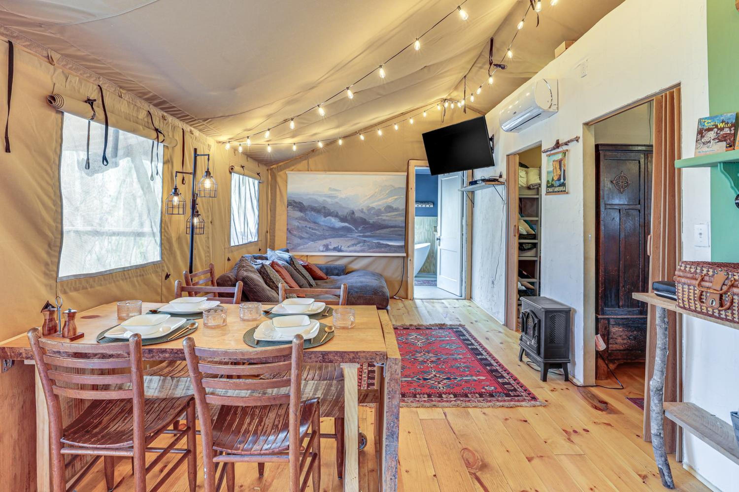 16 Mi to Lookout Mtn Glamping Tent with Hot Tub
