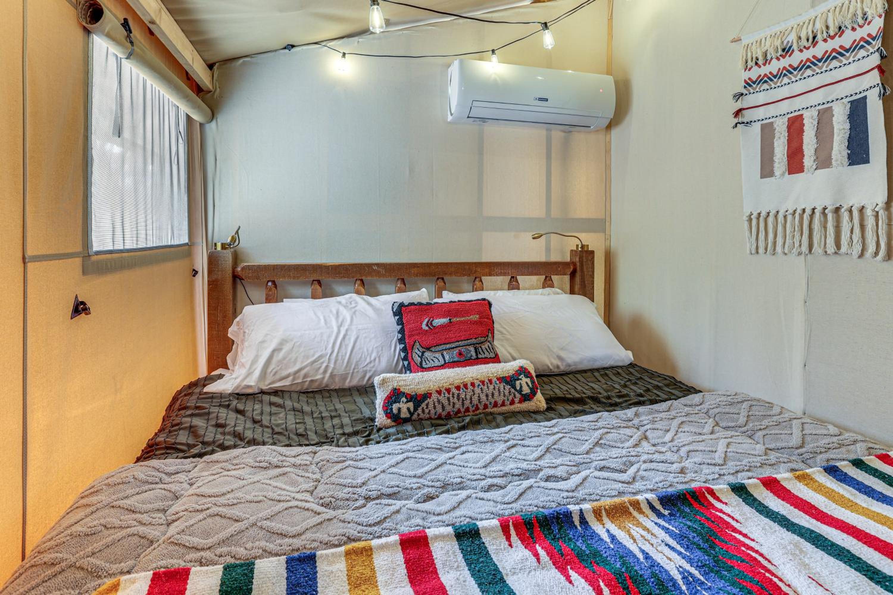 16 Mi to Lookout Mtn Glamping Tent with Hot Tub
