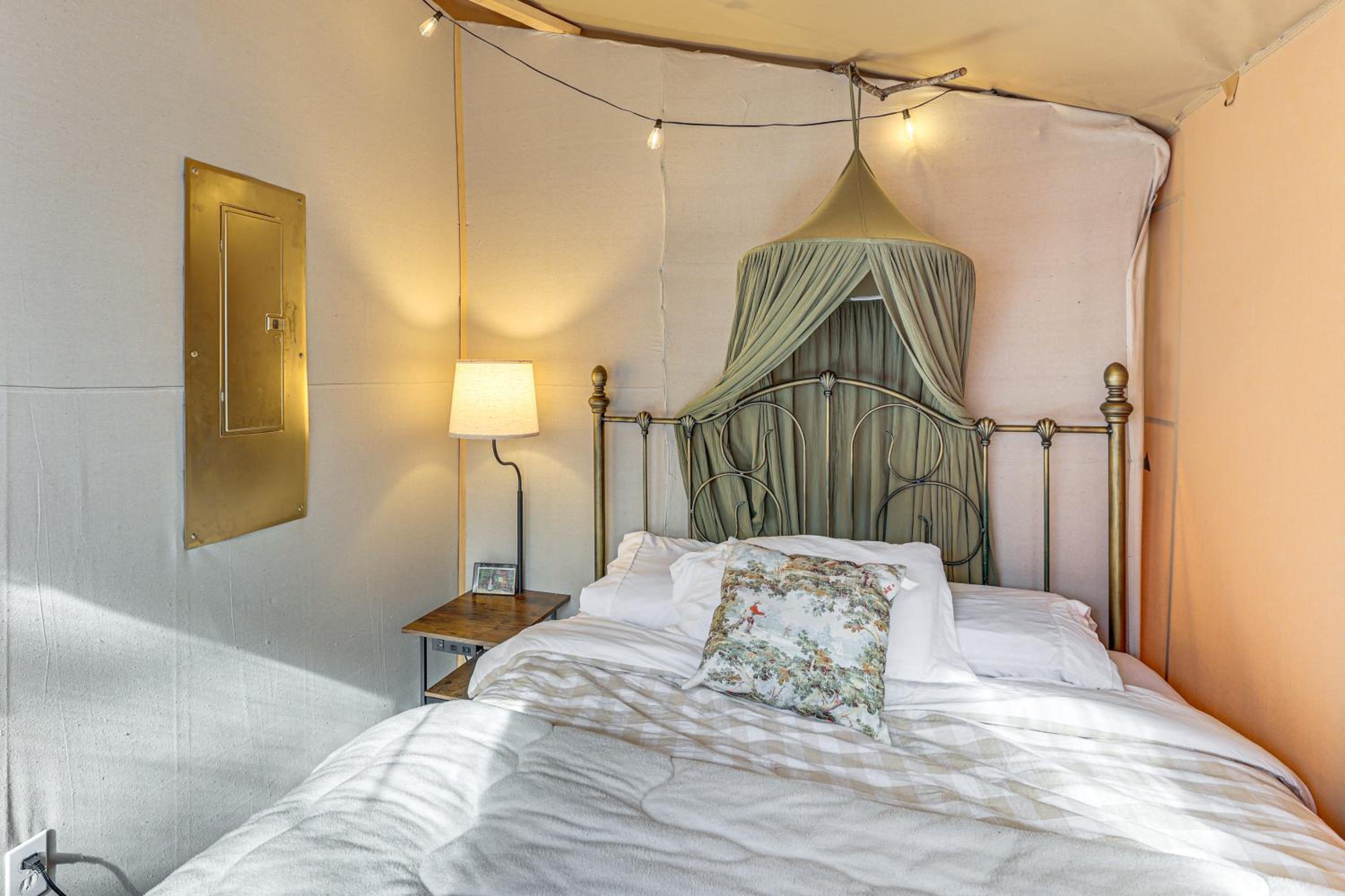 16 Mi to Lookout Mtn Glamping Tent with Hot Tub