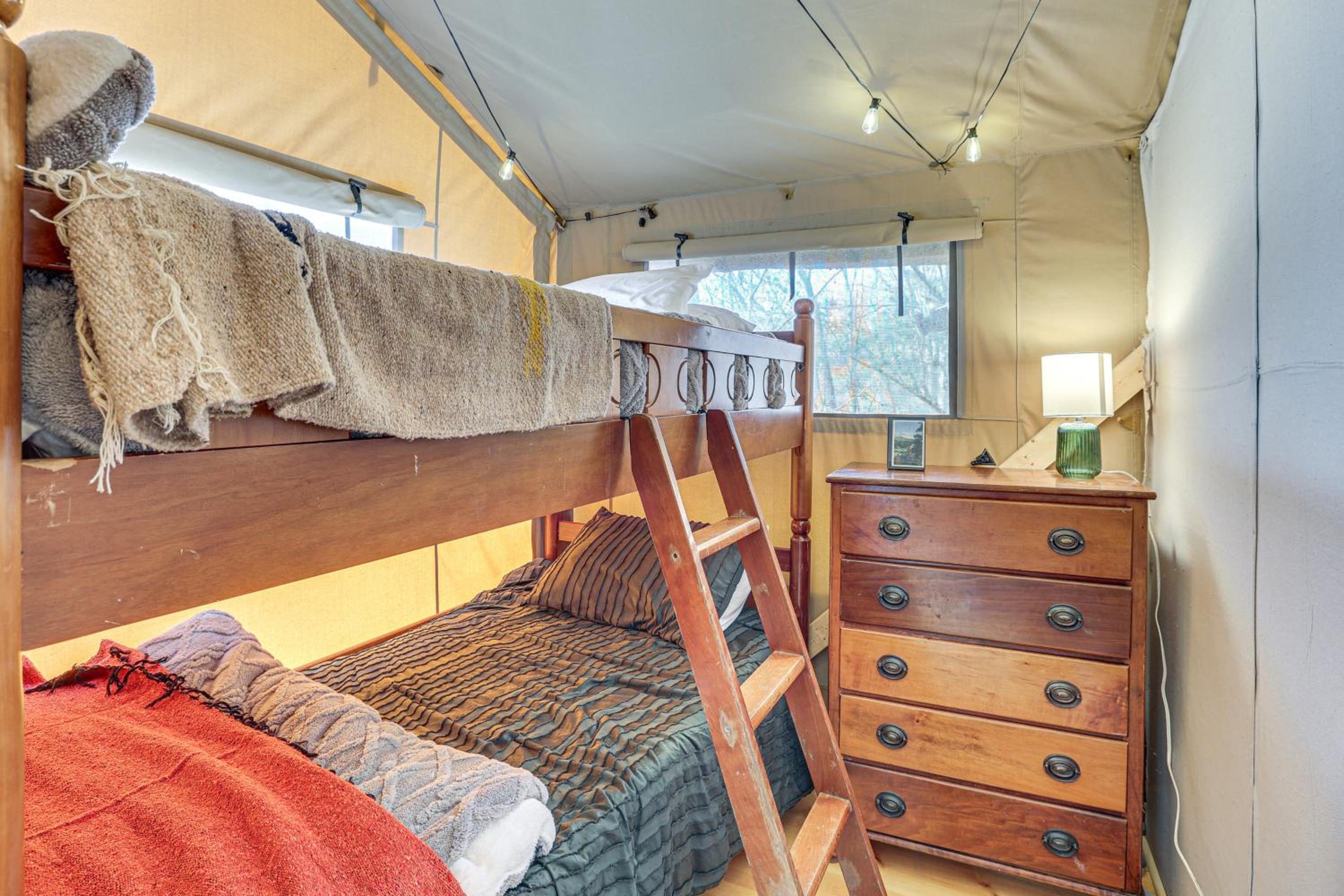 16 Mi to Lookout Mtn Glamping Tent with Hot Tub