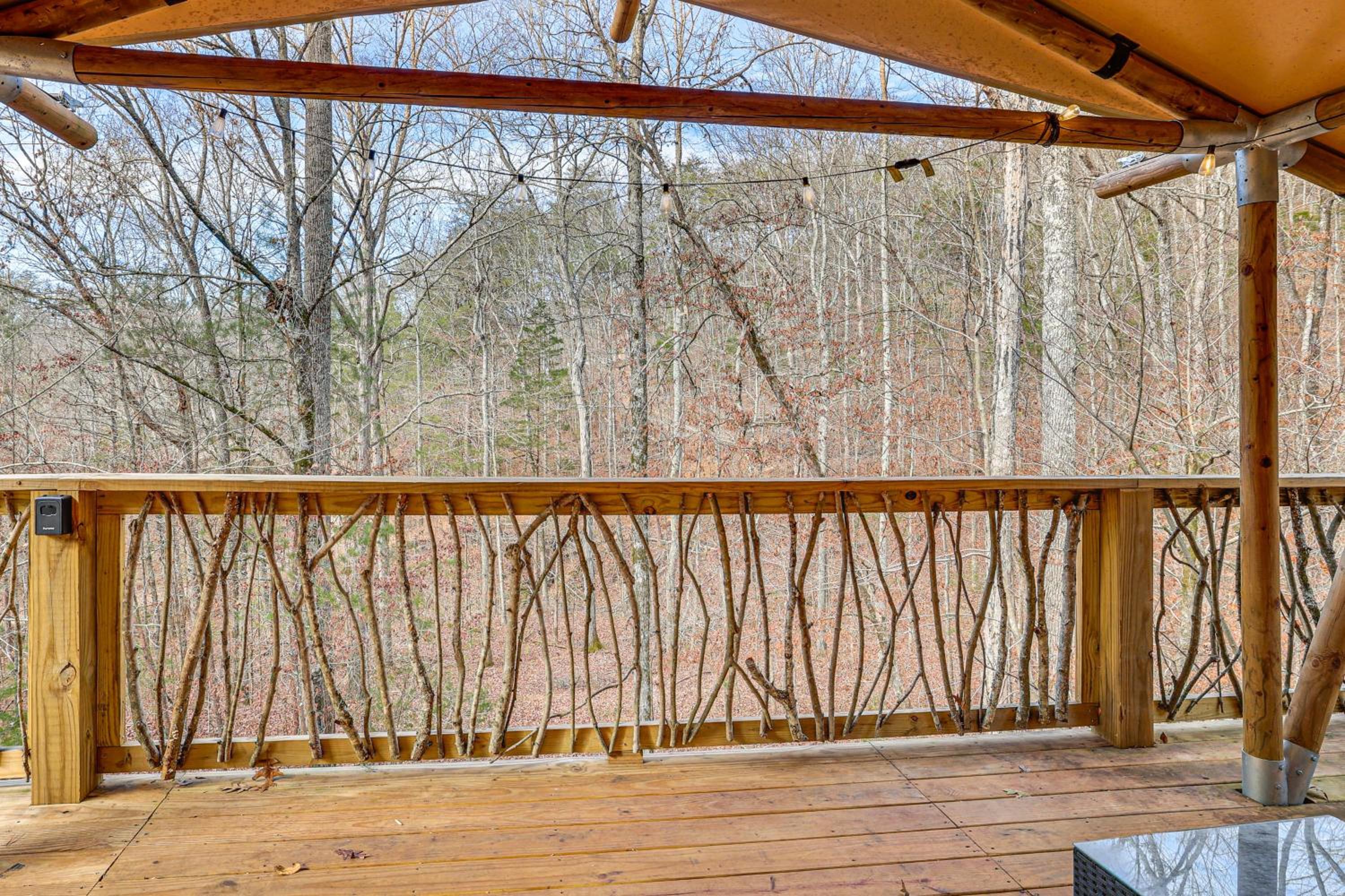 16 Mi to Lookout Mtn Glamping Tent with Hot Tub
