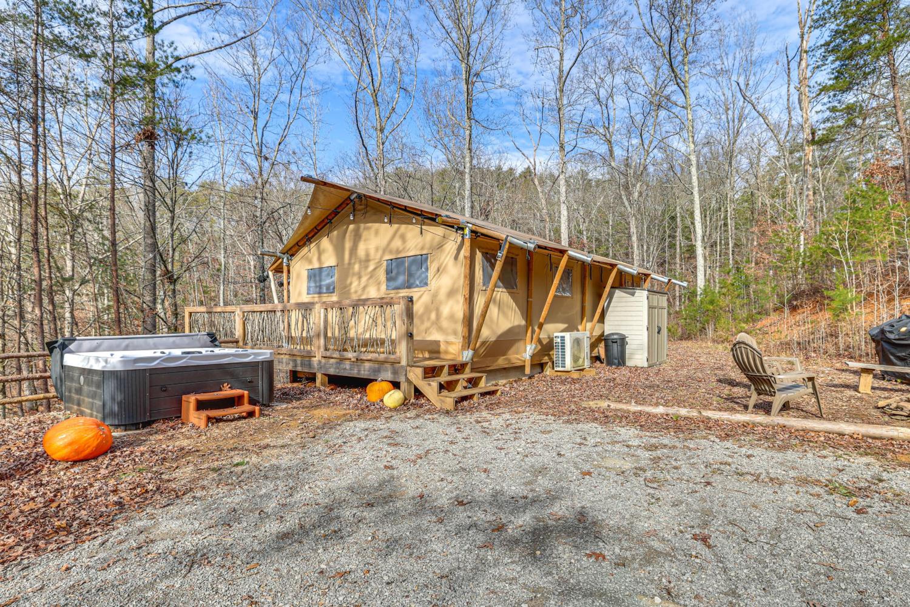 16 Mi to Lookout Mtn Glamping Tent with Hot Tub