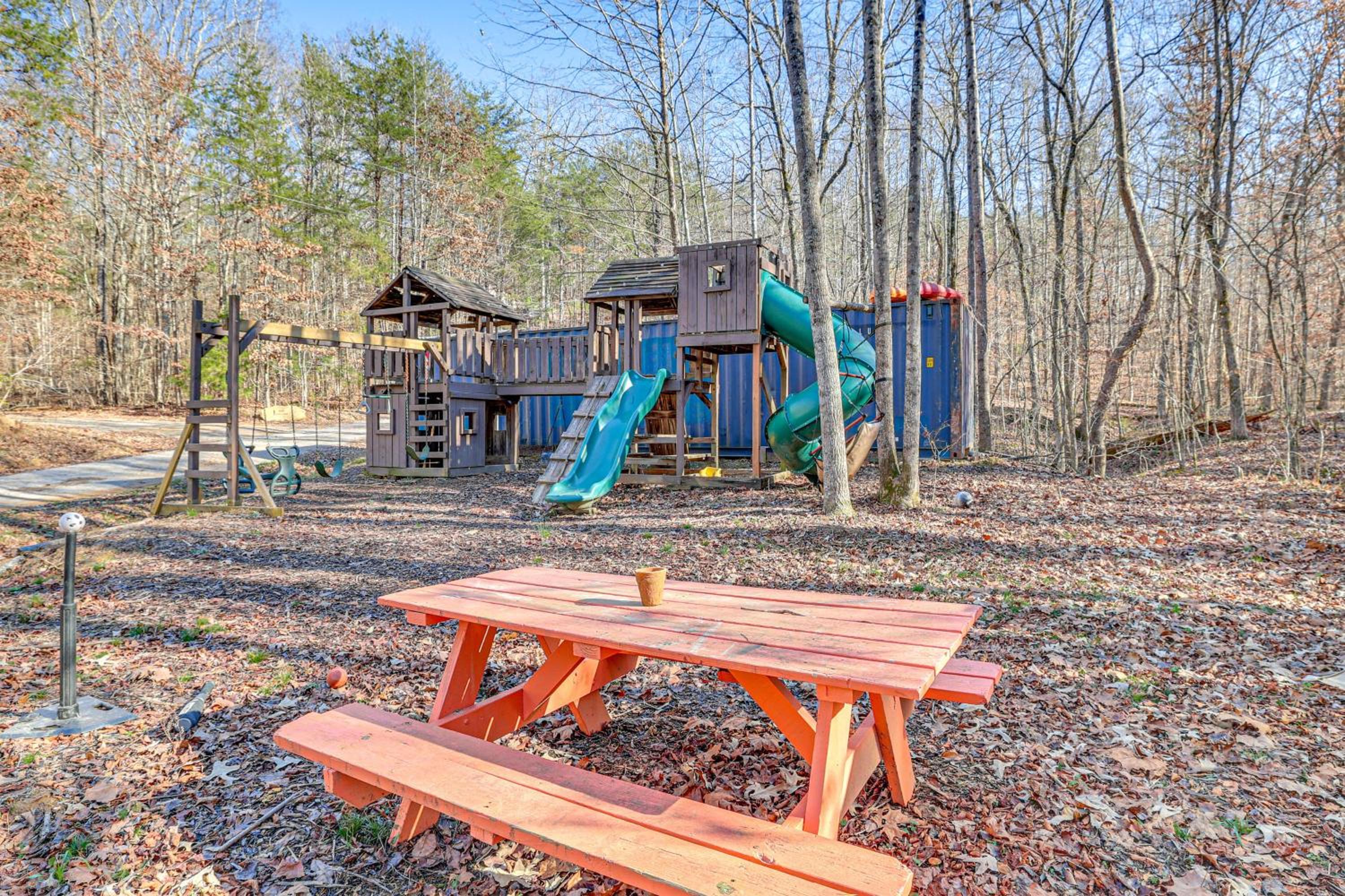 16 Mi to Lookout Mtn Glamping Tent with Hot Tub