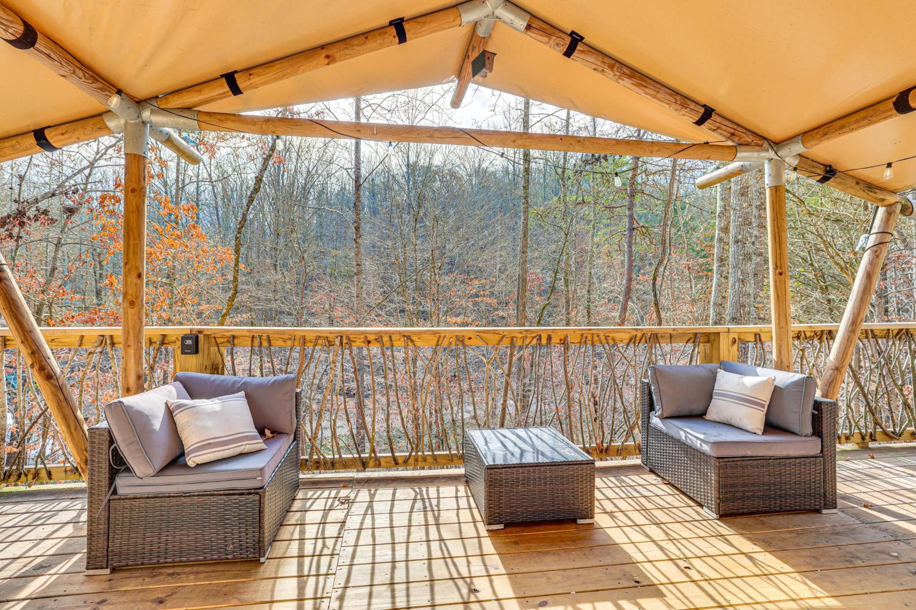 Hikers Hideaway with Hot Tub Near Lookout Mountain