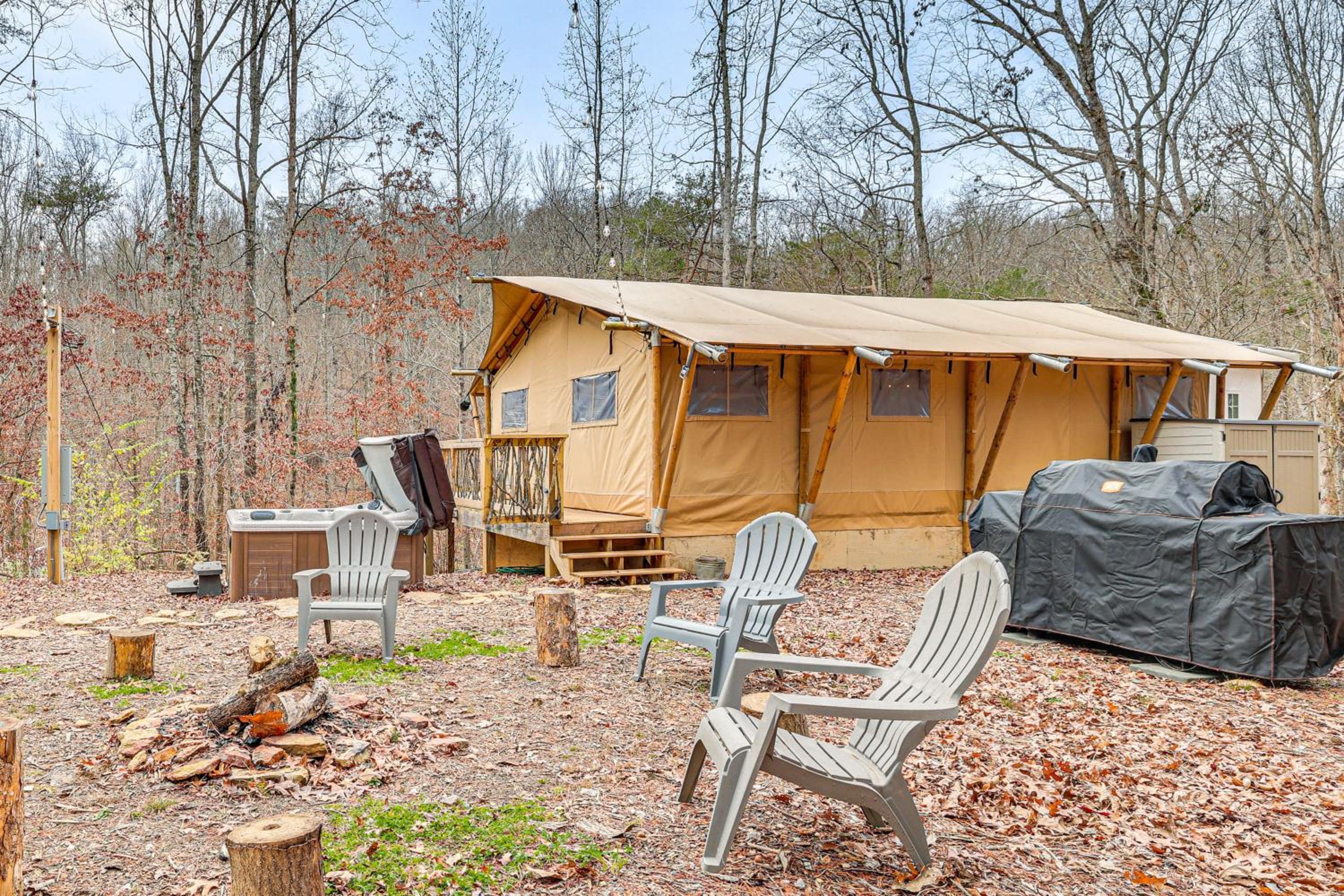 Hikers Hideaway with Hot Tub Near Lookout Mountain