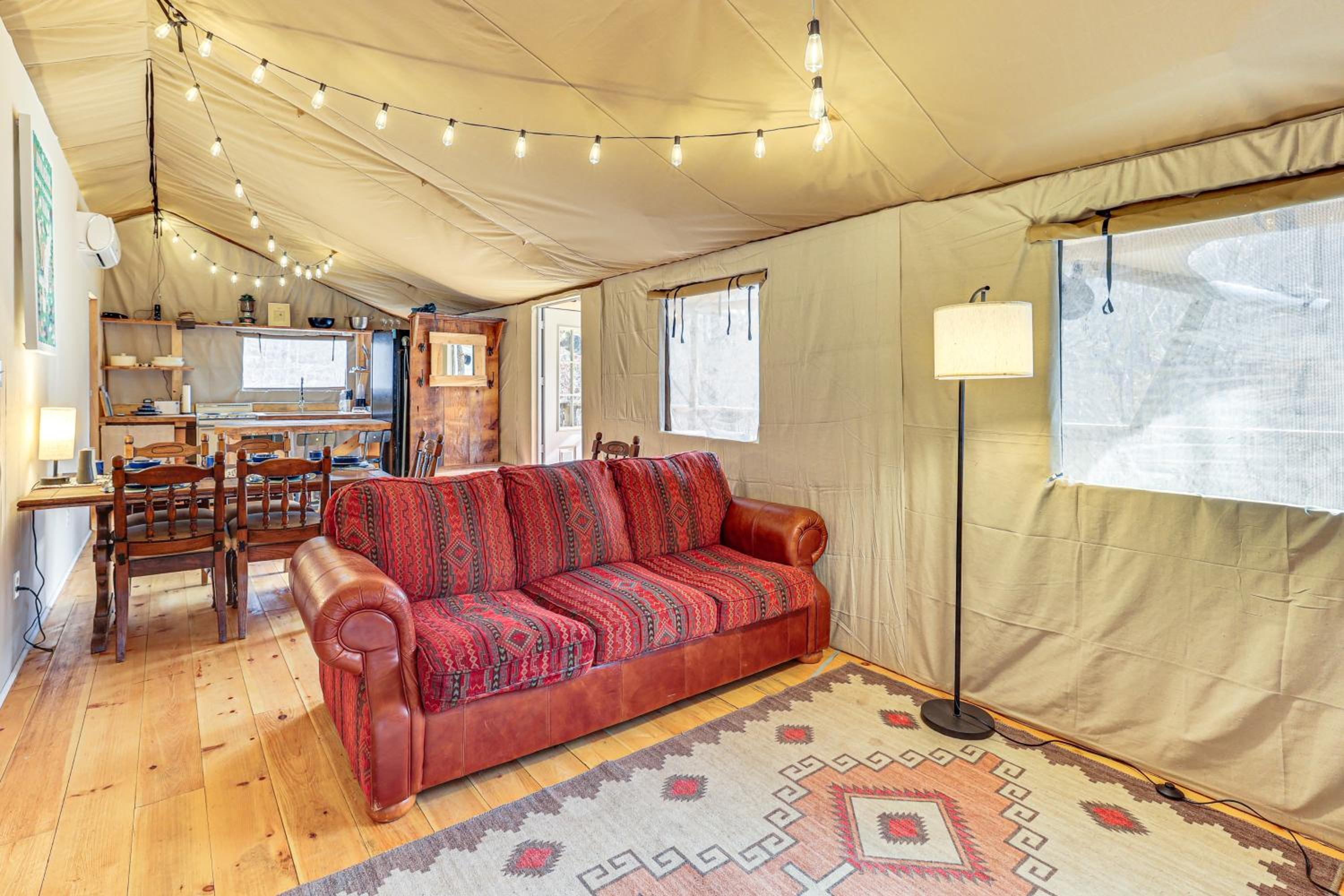 Hikers Hideaway with Hot Tub Near Lookout Mountain