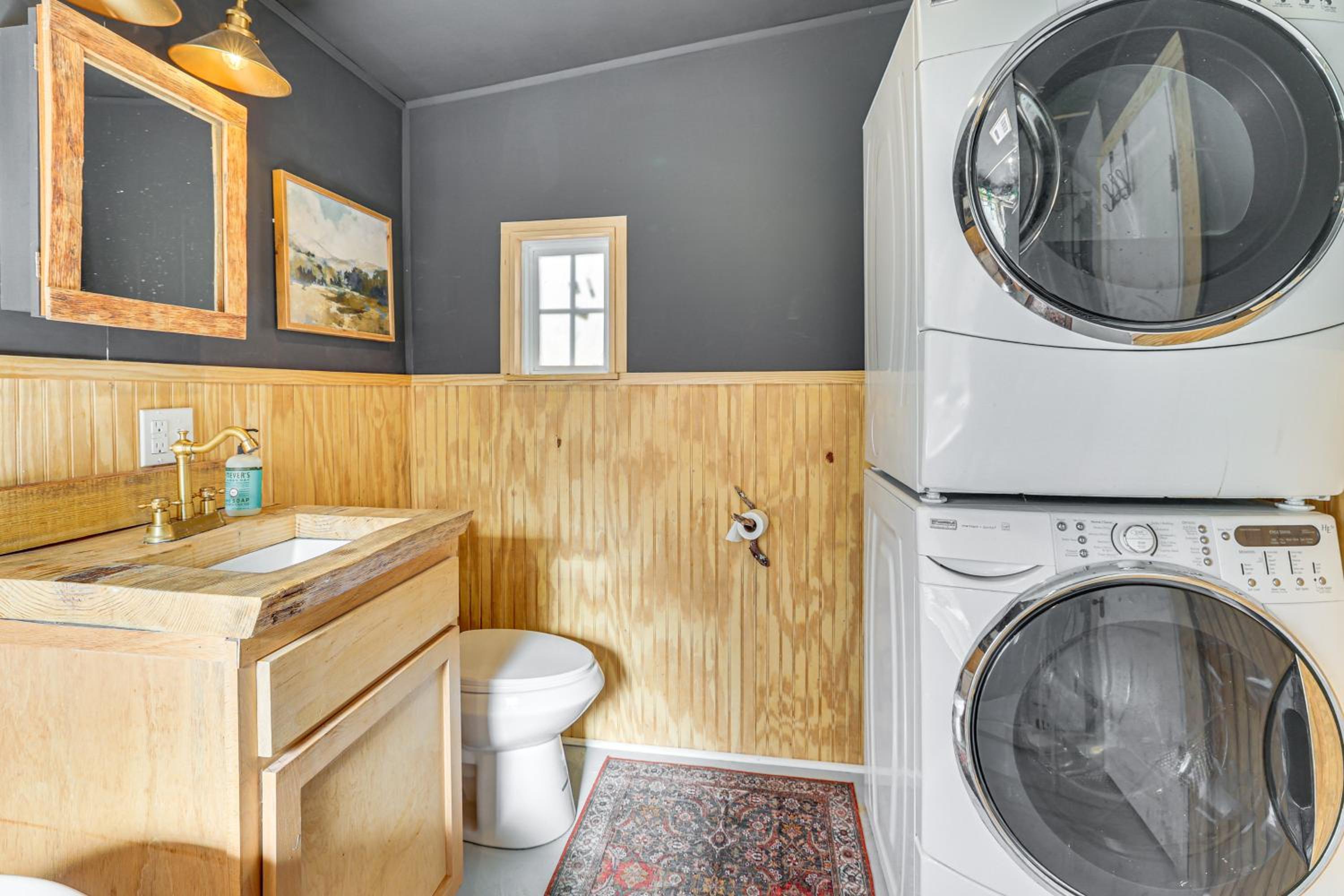 Hikers Hideaway with Hot Tub Near Lookout Mountain