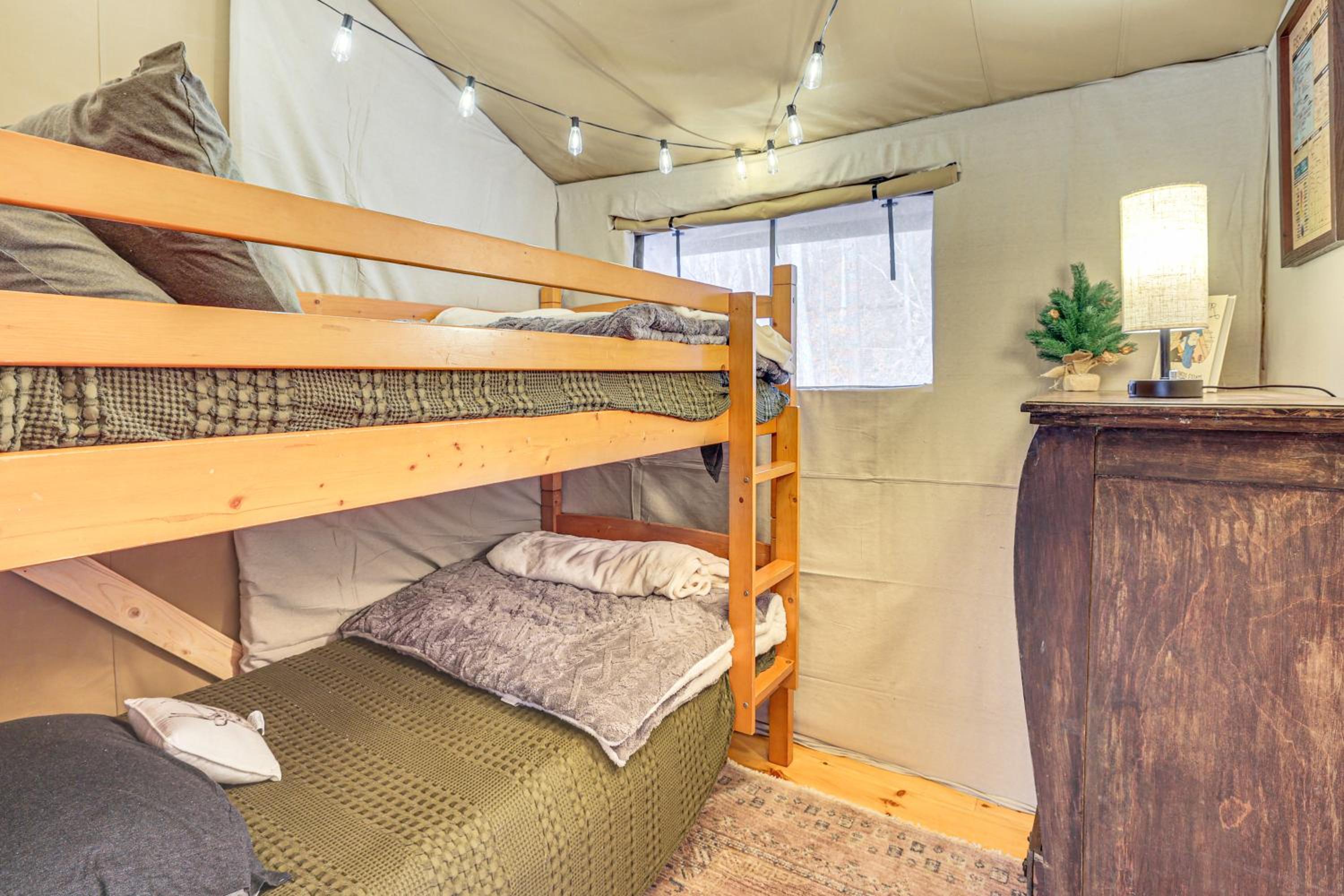 Hikers Hideaway with Hot Tub Near Lookout Mountain