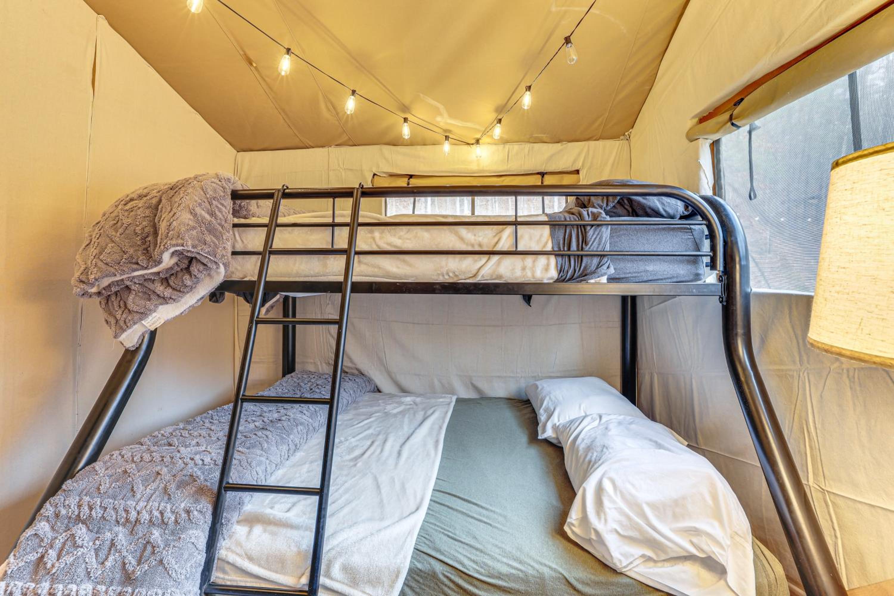 Hikers Hideaway with Hot Tub Near Lookout Mountain
