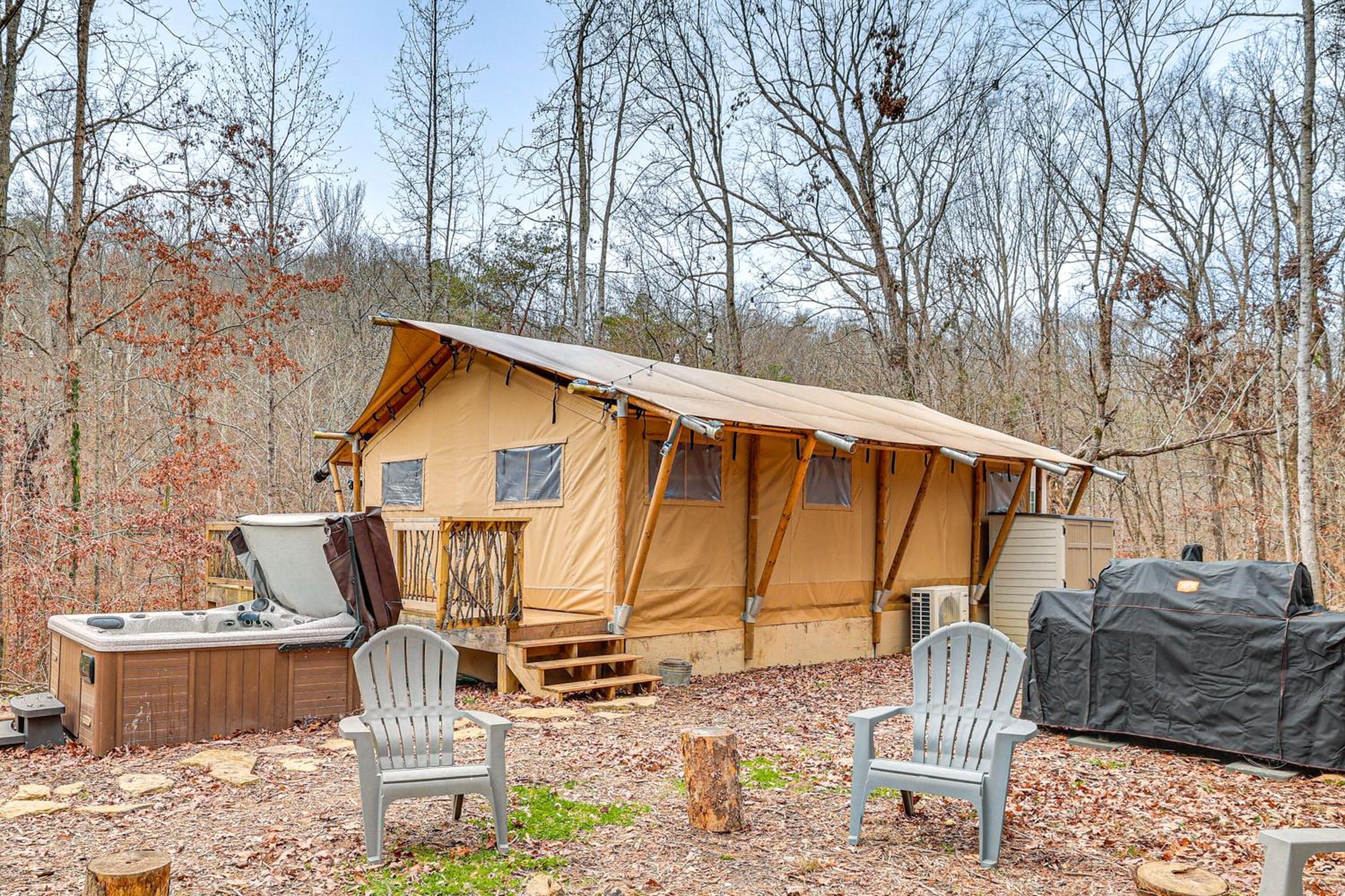 Hikers Hideaway with Hot Tub Near Lookout Mountain