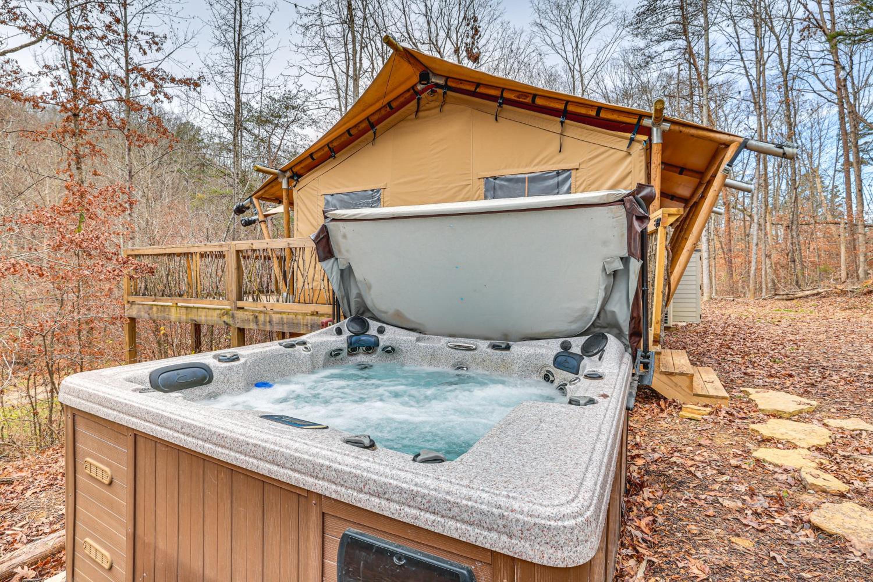 Hikers Hideaway with Hot Tub Near Lookout Mountain