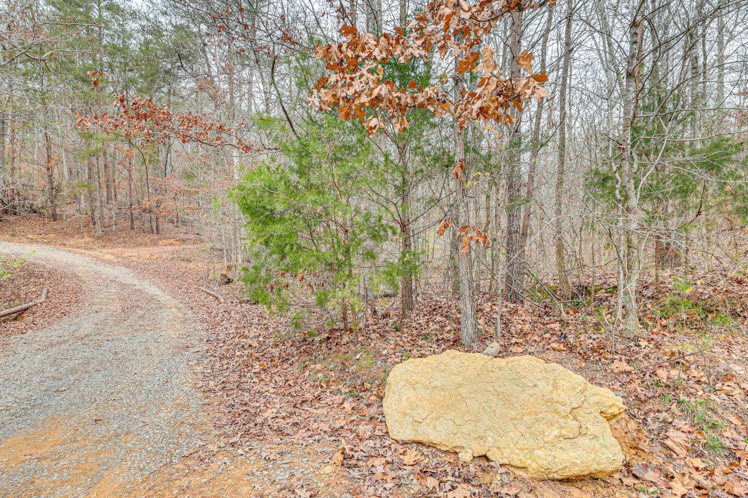 Hikers Hideaway with Hot Tub Near Lookout Mountain