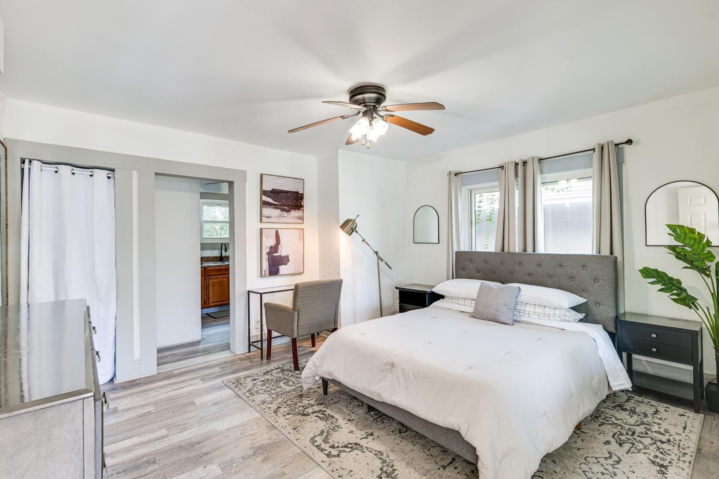 Walk to Winter Haven Hospital Convenient Apt