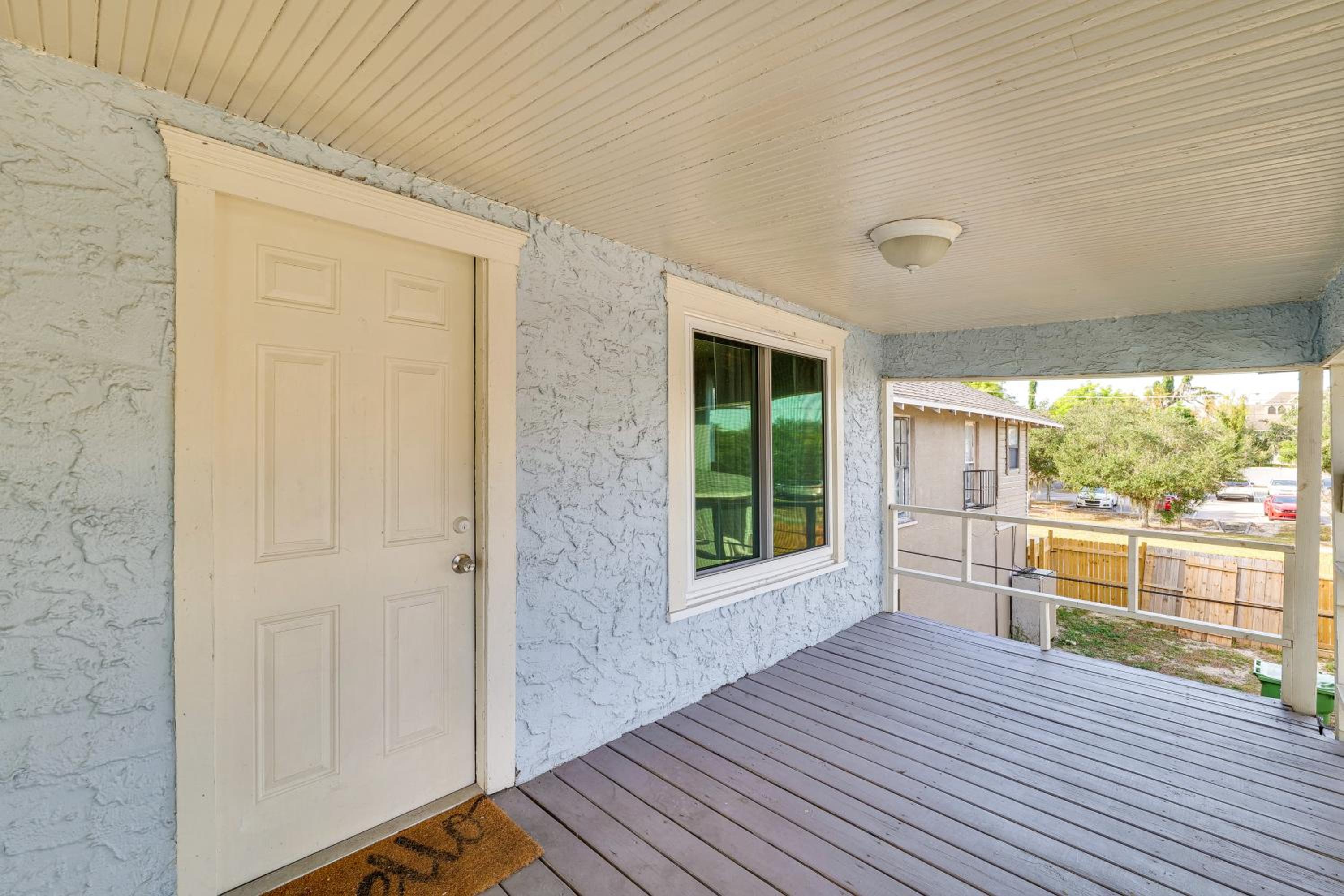 Walk to Winter Haven Hospital Convenient Apt
