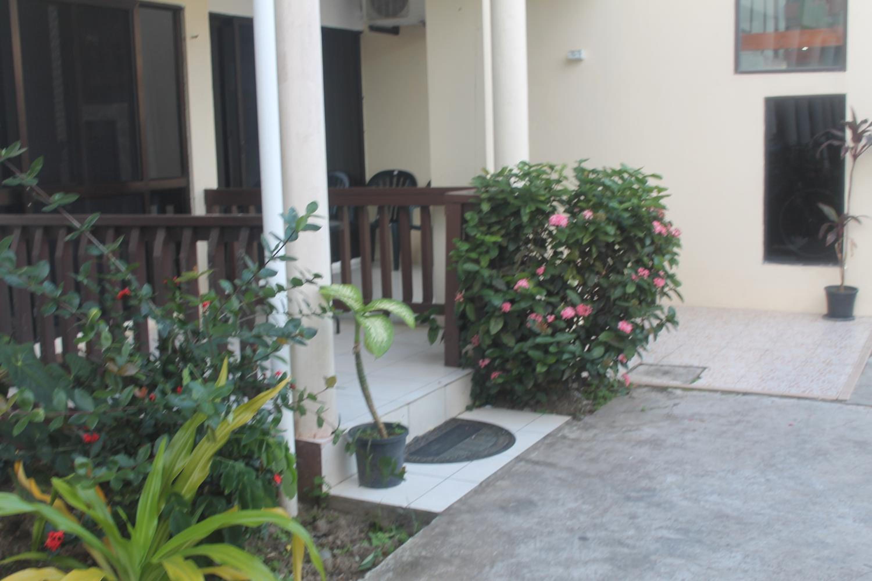 Shalini Garden Hotel & Apartments