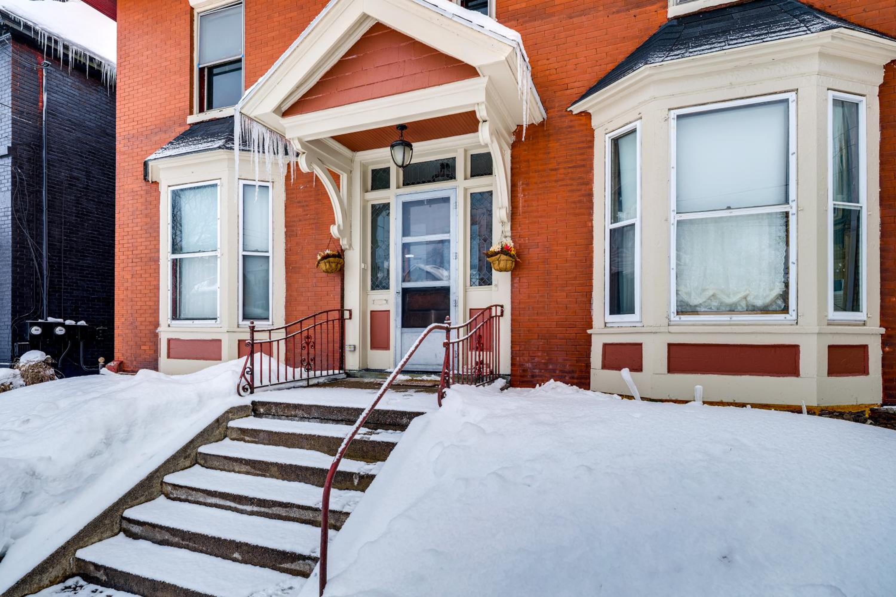Steps to Dtwn Sault Ste Marie Historic Home!