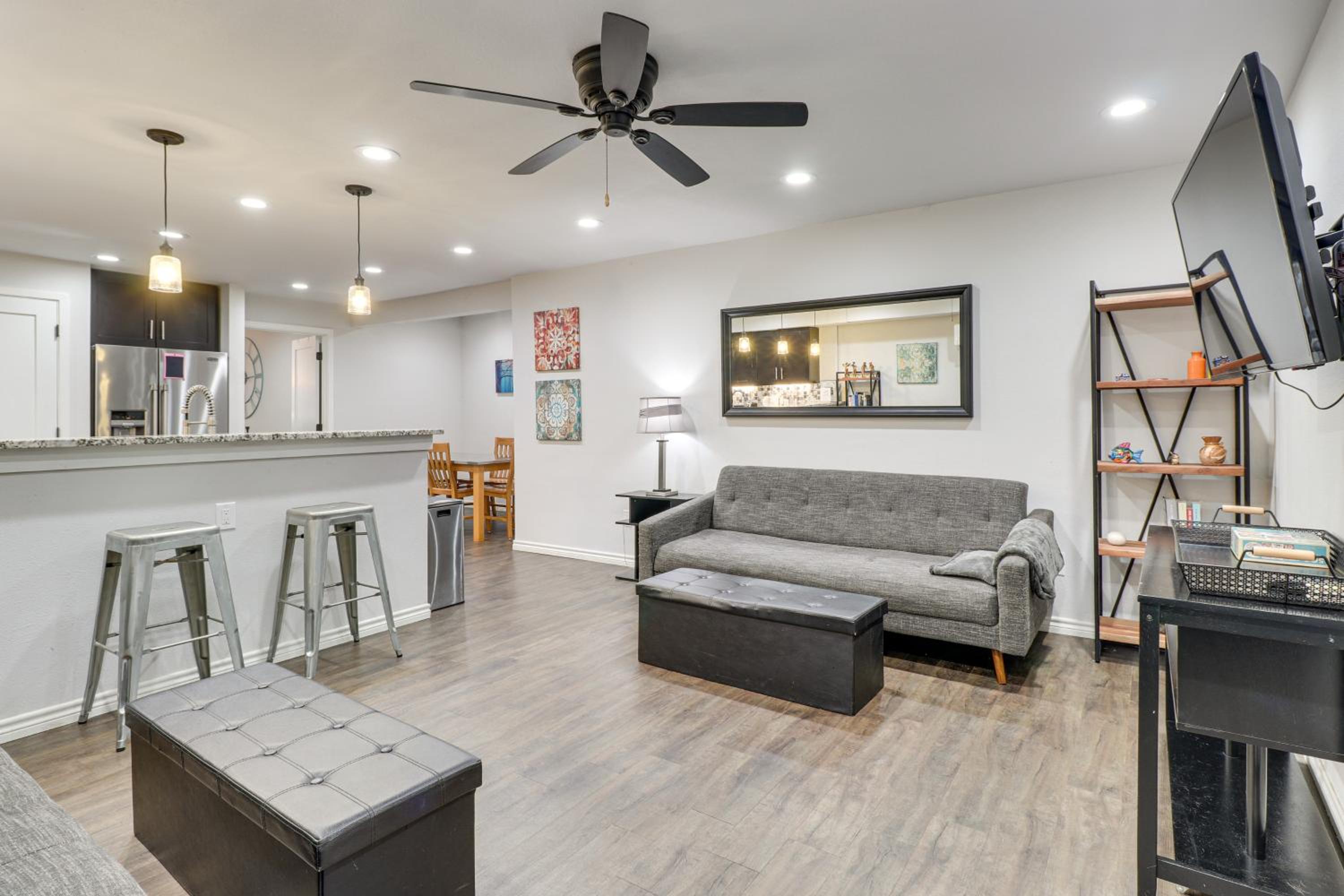 3 Mi to Dtwn Austin! Sleek Apt with Private Patio