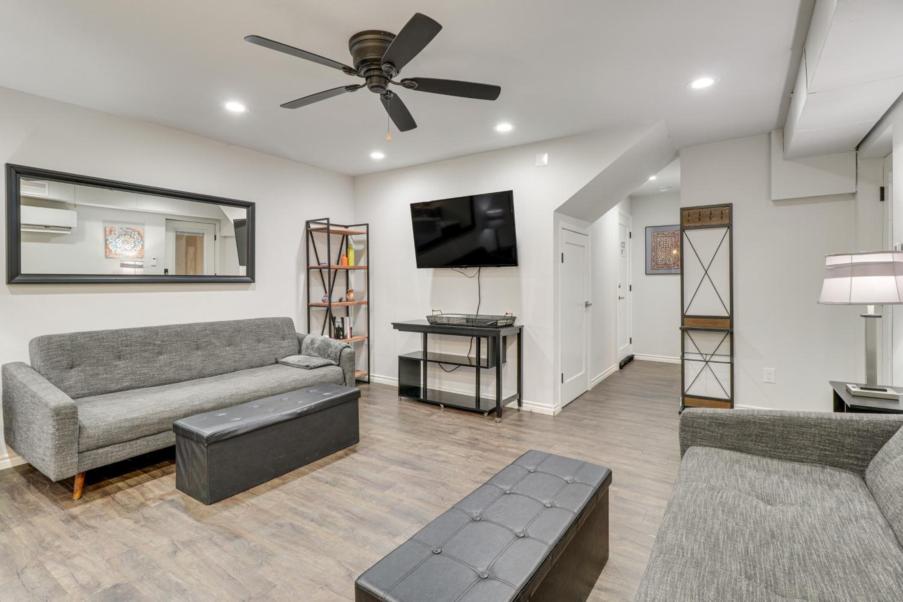 3 Mi to Dtwn Austin! Sleek Apt with Private Patio