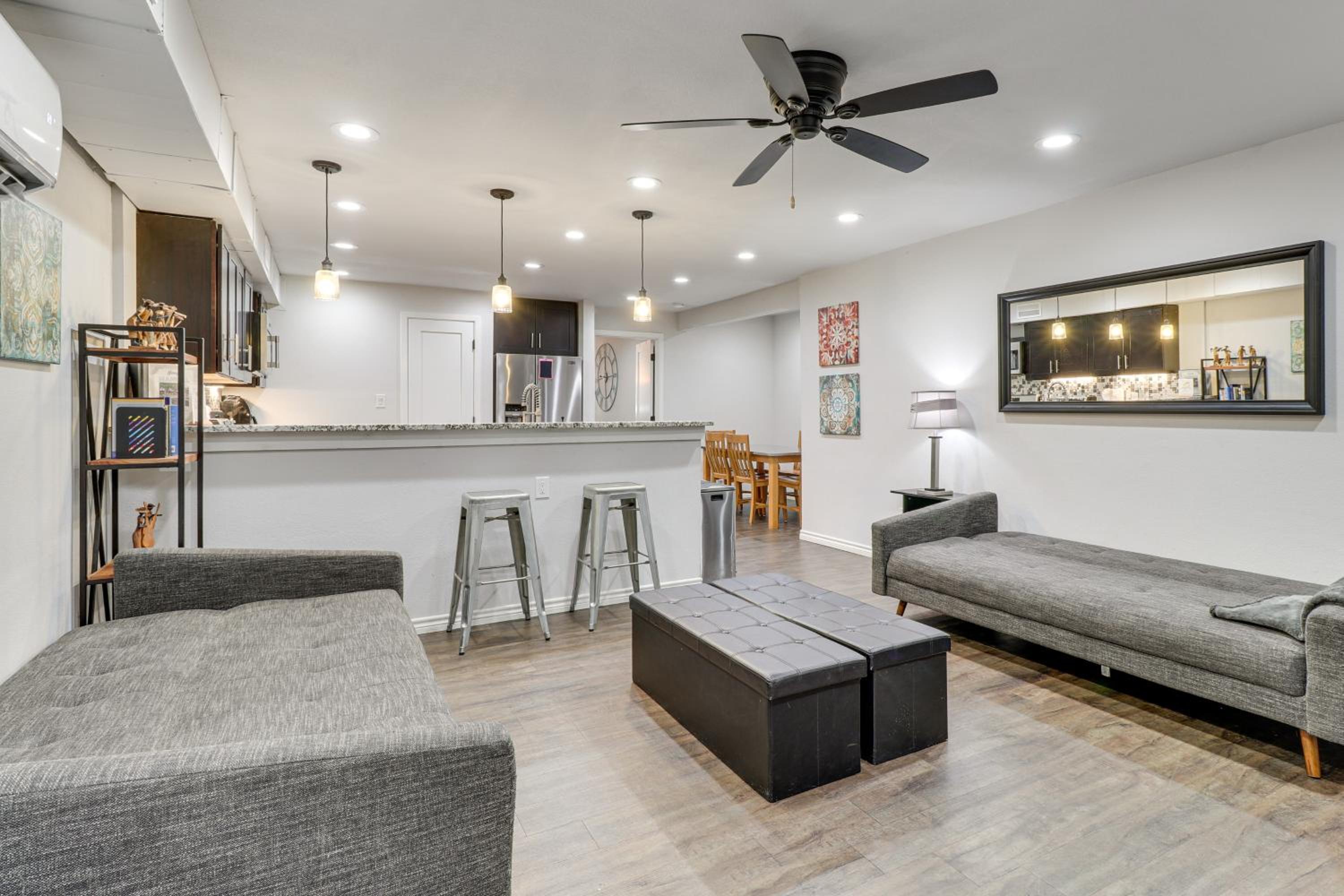 3 Mi to Dtwn Austin! Sleek Apt with Private Patio