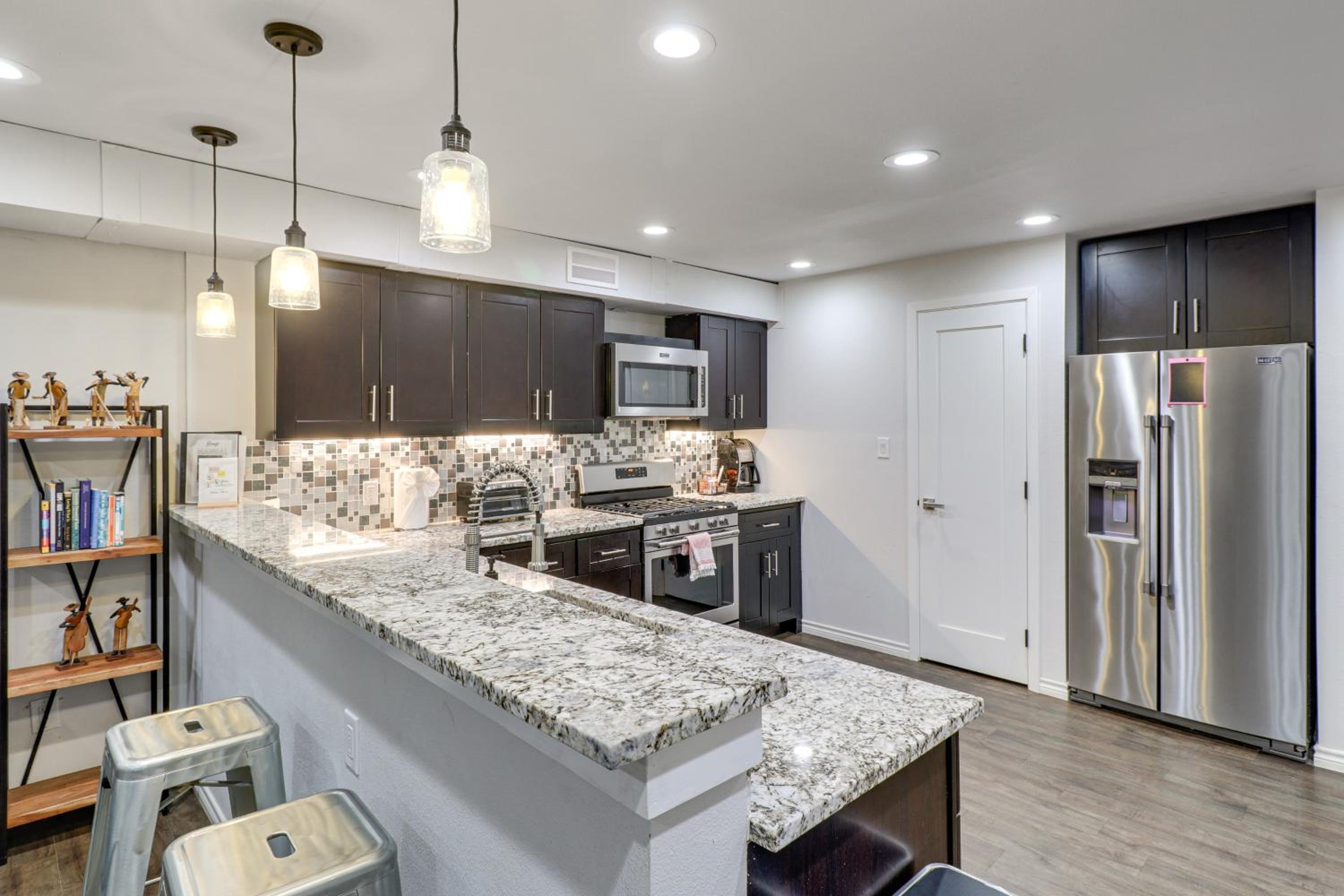 3 Mi to Dtwn Austin! Sleek Apt with Private Patio