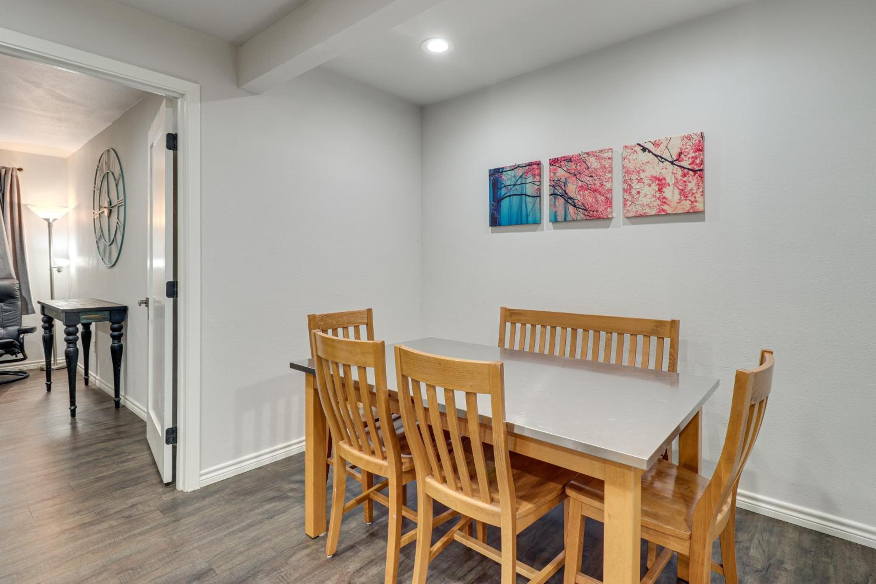 3 Mi to Dtwn Austin! Sleek Apt with Private Patio