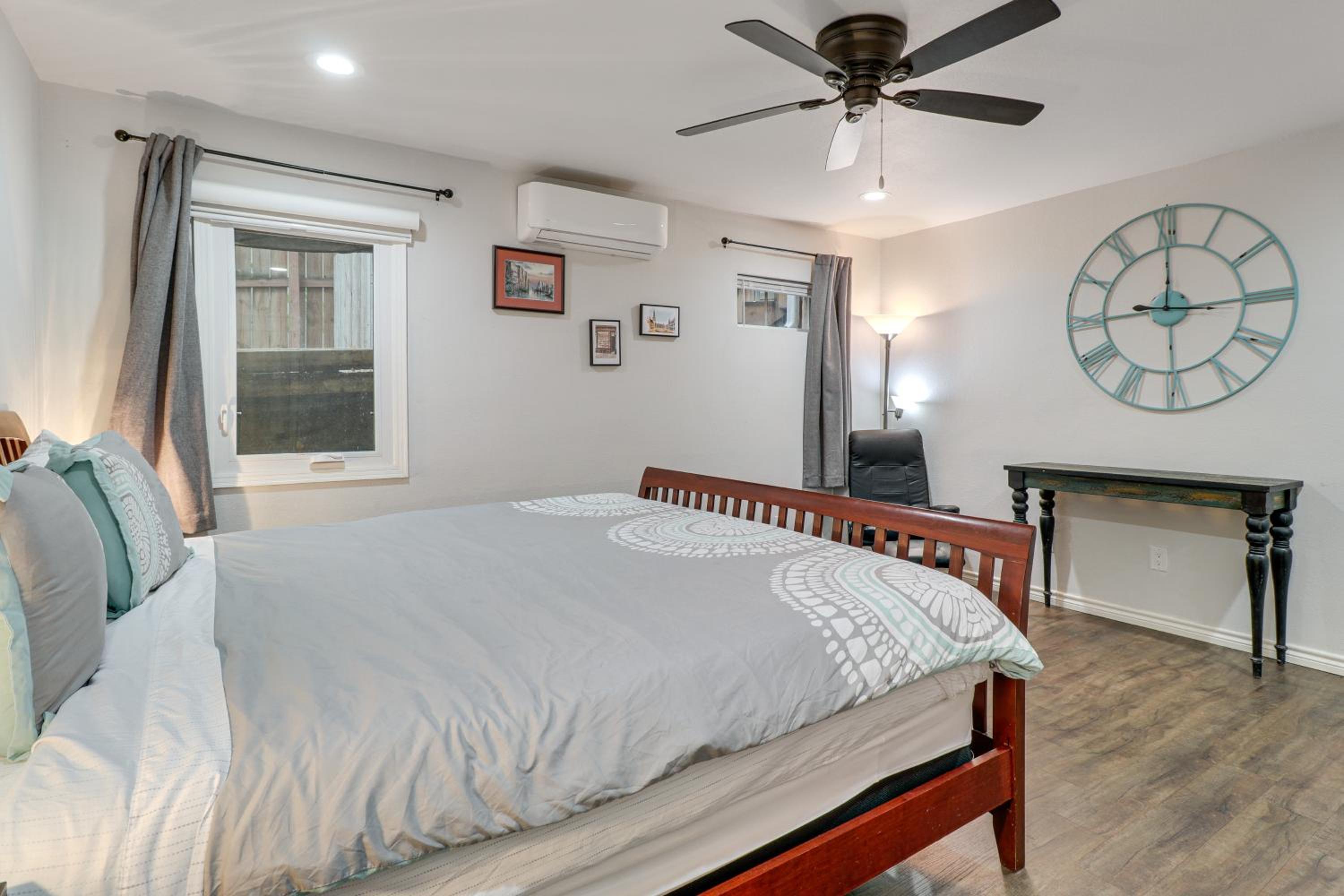 3 Mi to Dtwn Austin! Sleek Apt with Private Patio