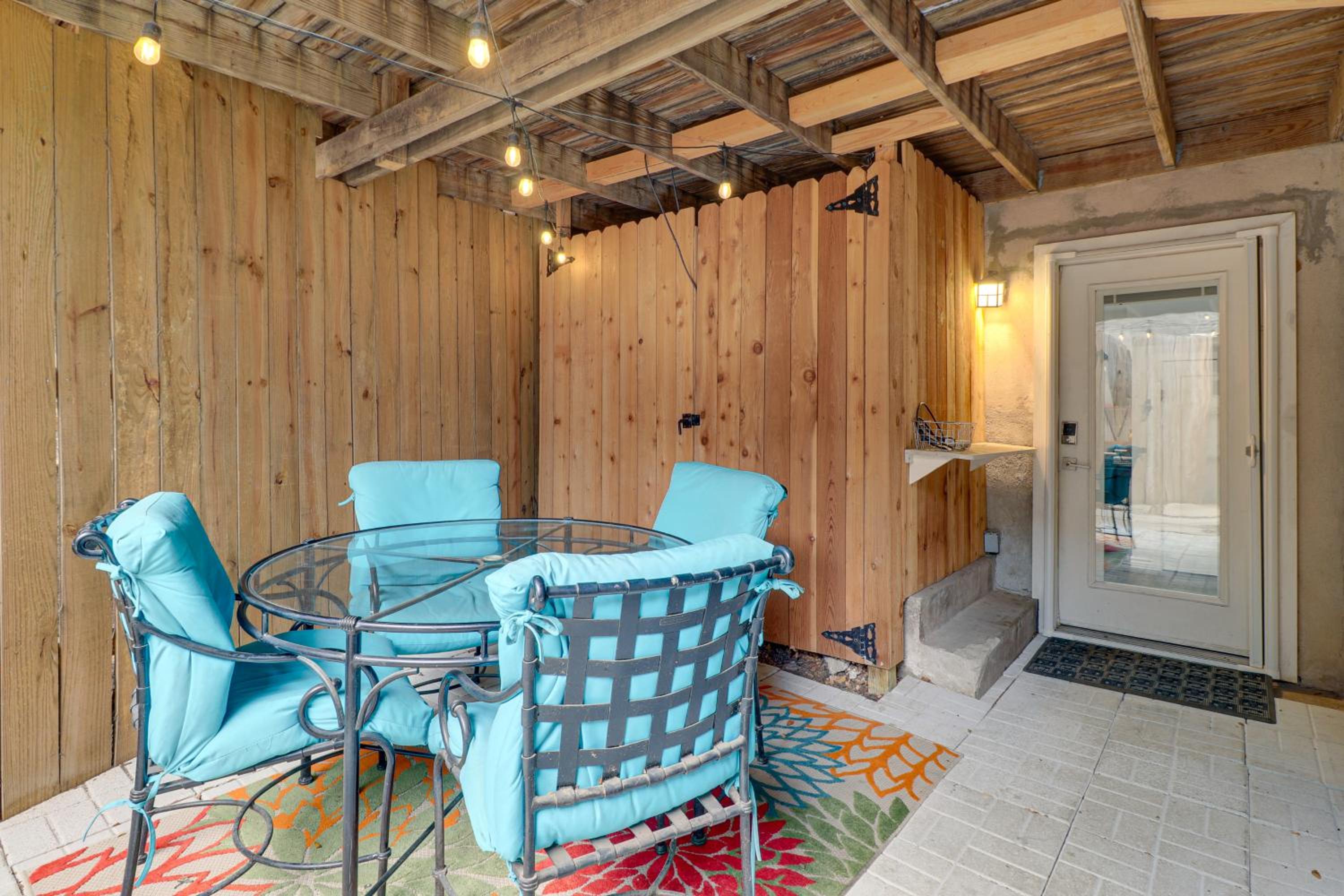 3 Mi to Dtwn Austin! Sleek Apt with Private Patio
