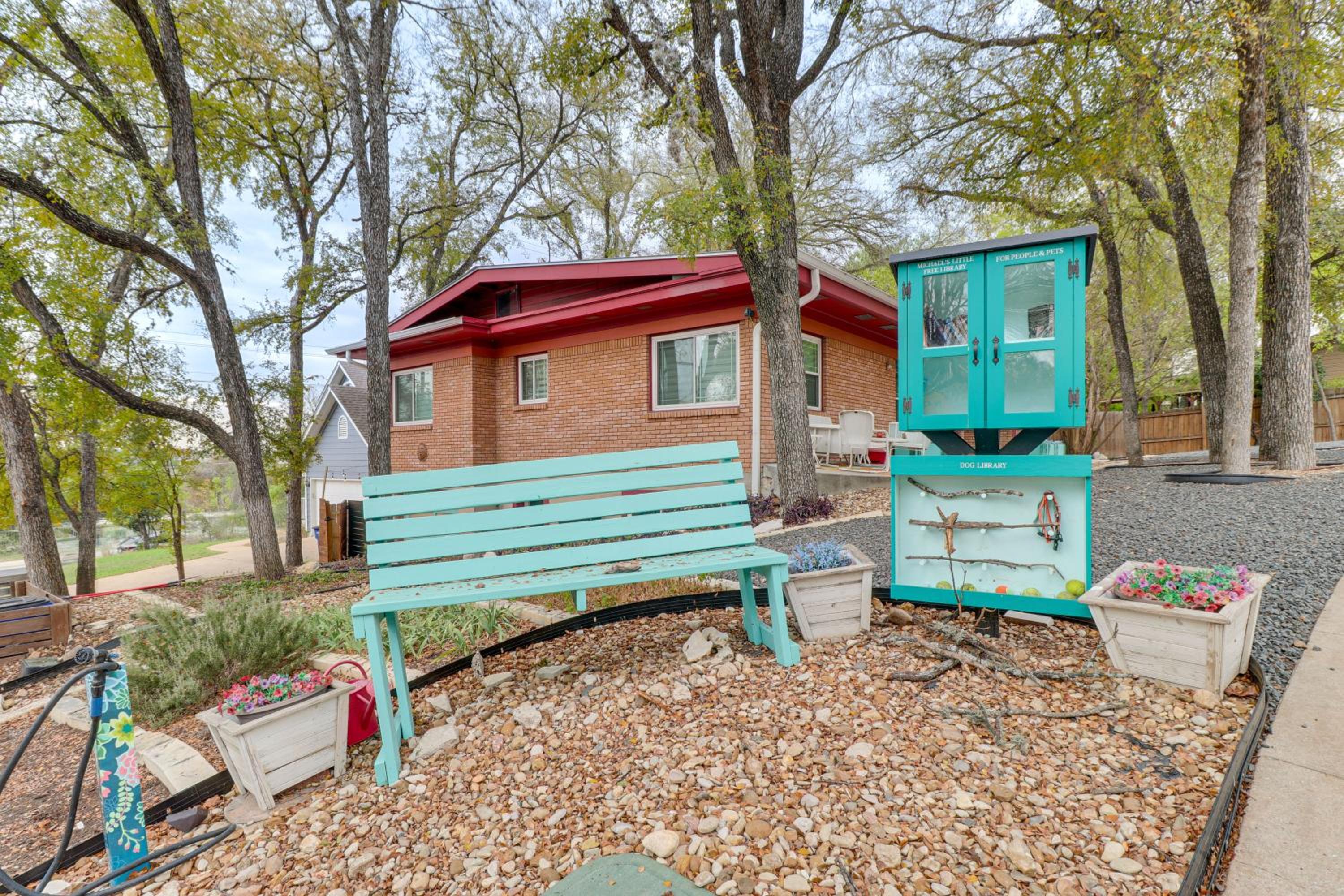 3 Mi to Dtwn Austin! Sleek Apt with Private Patio