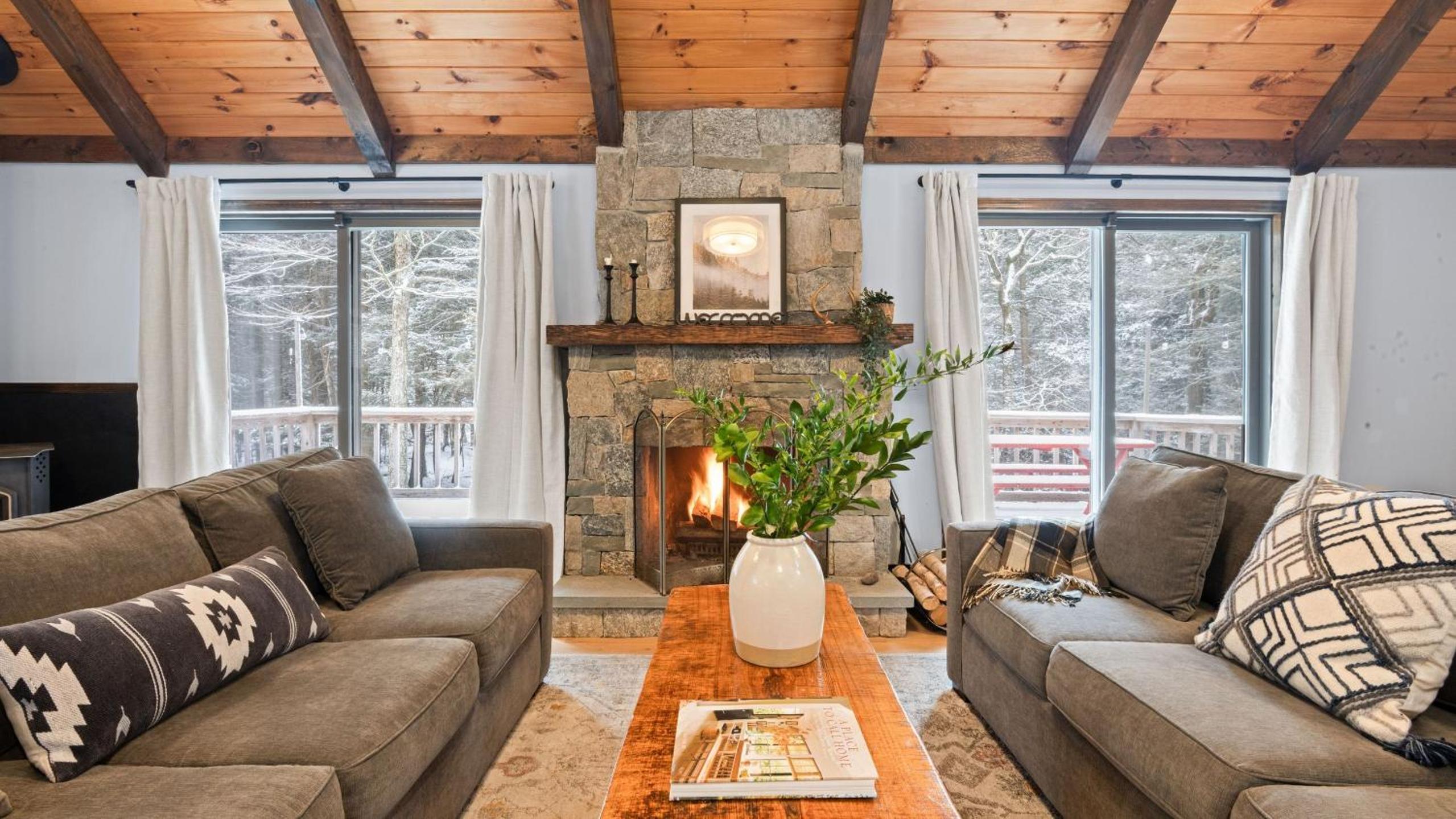 Catskills Mountain Home Near Windham w Fireplace Open Living Deer Run Lodge by AvantStay
