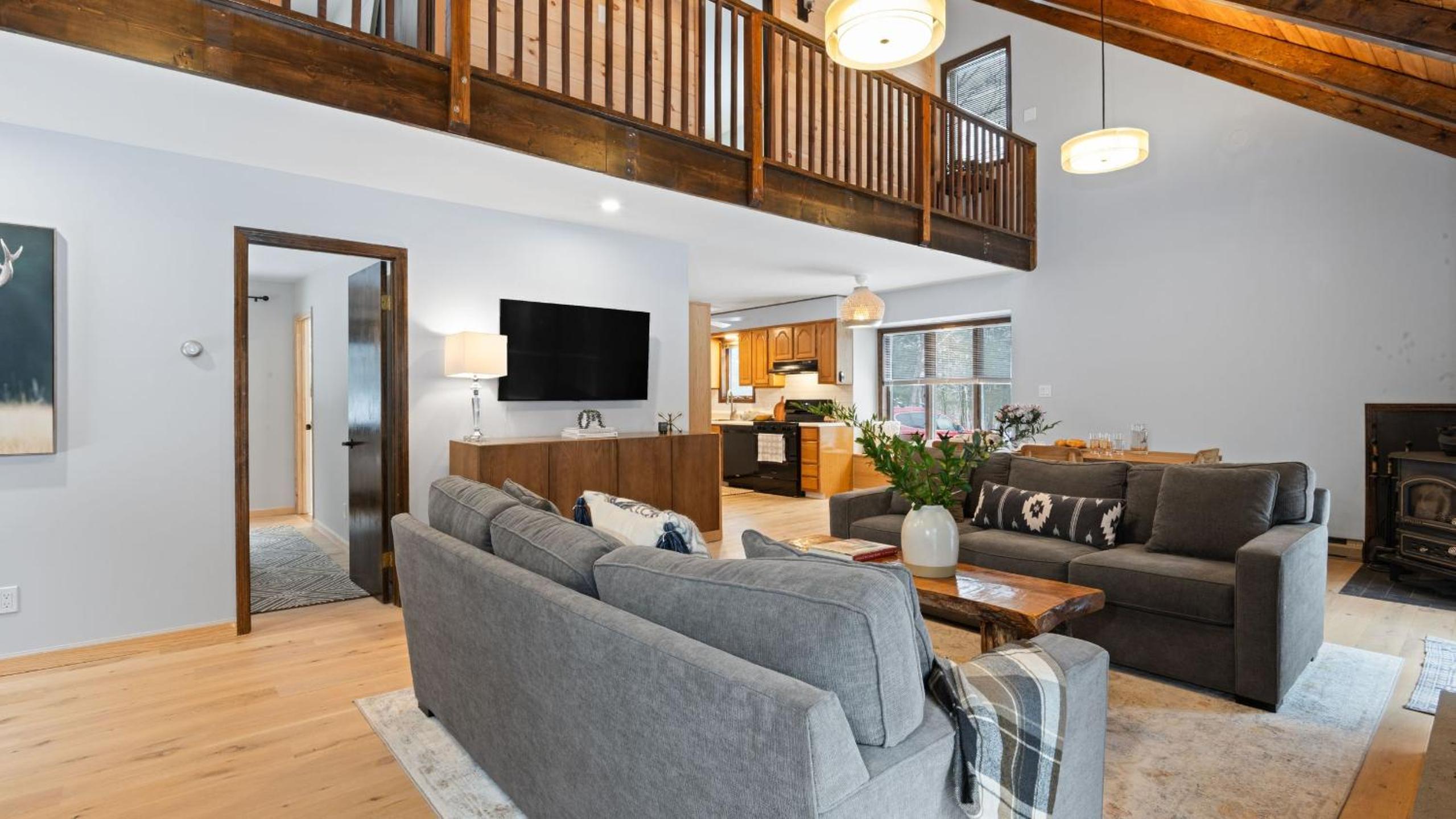 Catskills Mountain Home Near Windham w Fireplace Open Living Deer Run Lodge by AvantStay