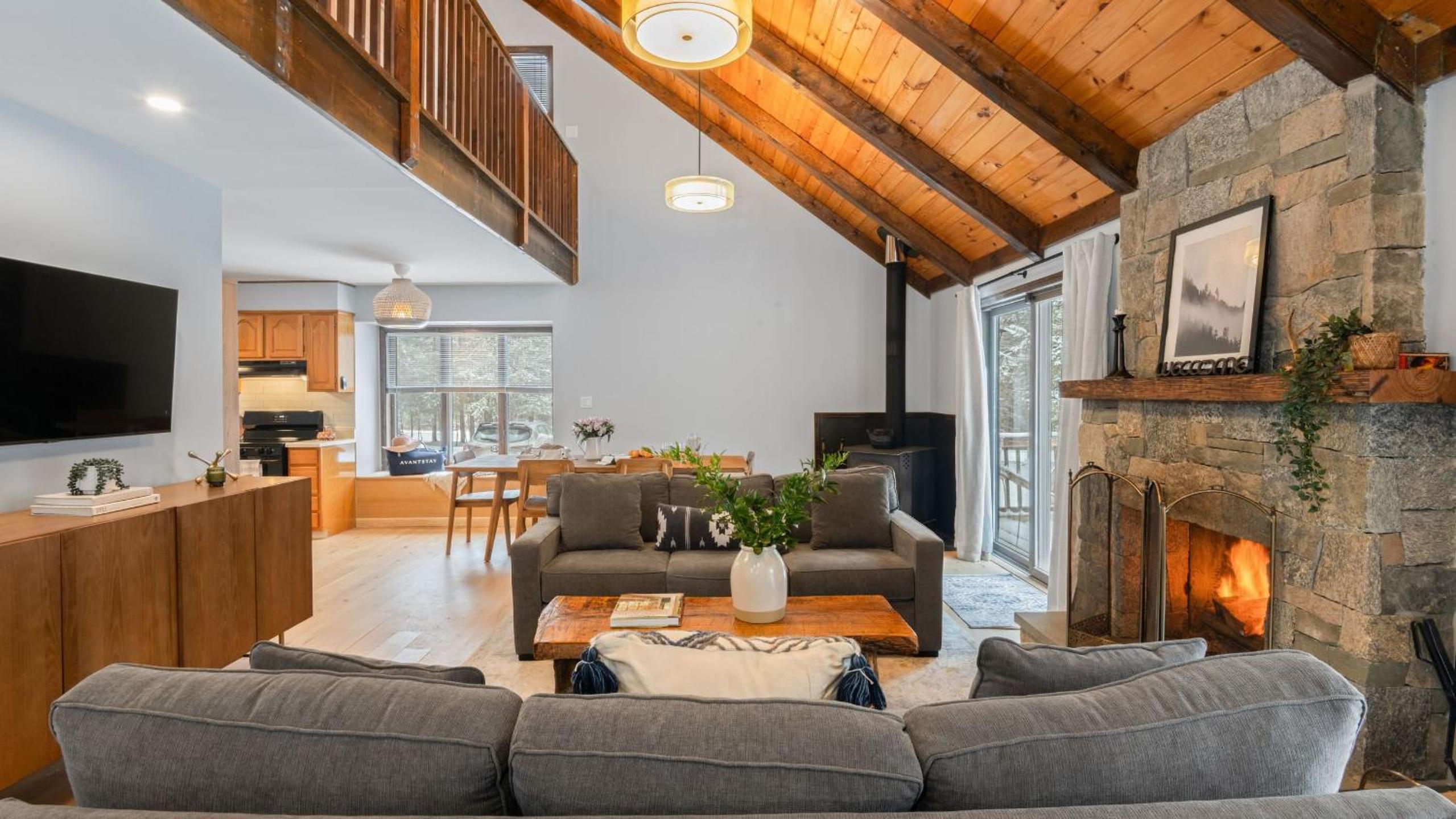 Catskills Mountain Home Near Windham w Fireplace Open Living Deer Run Lodge by AvantStay